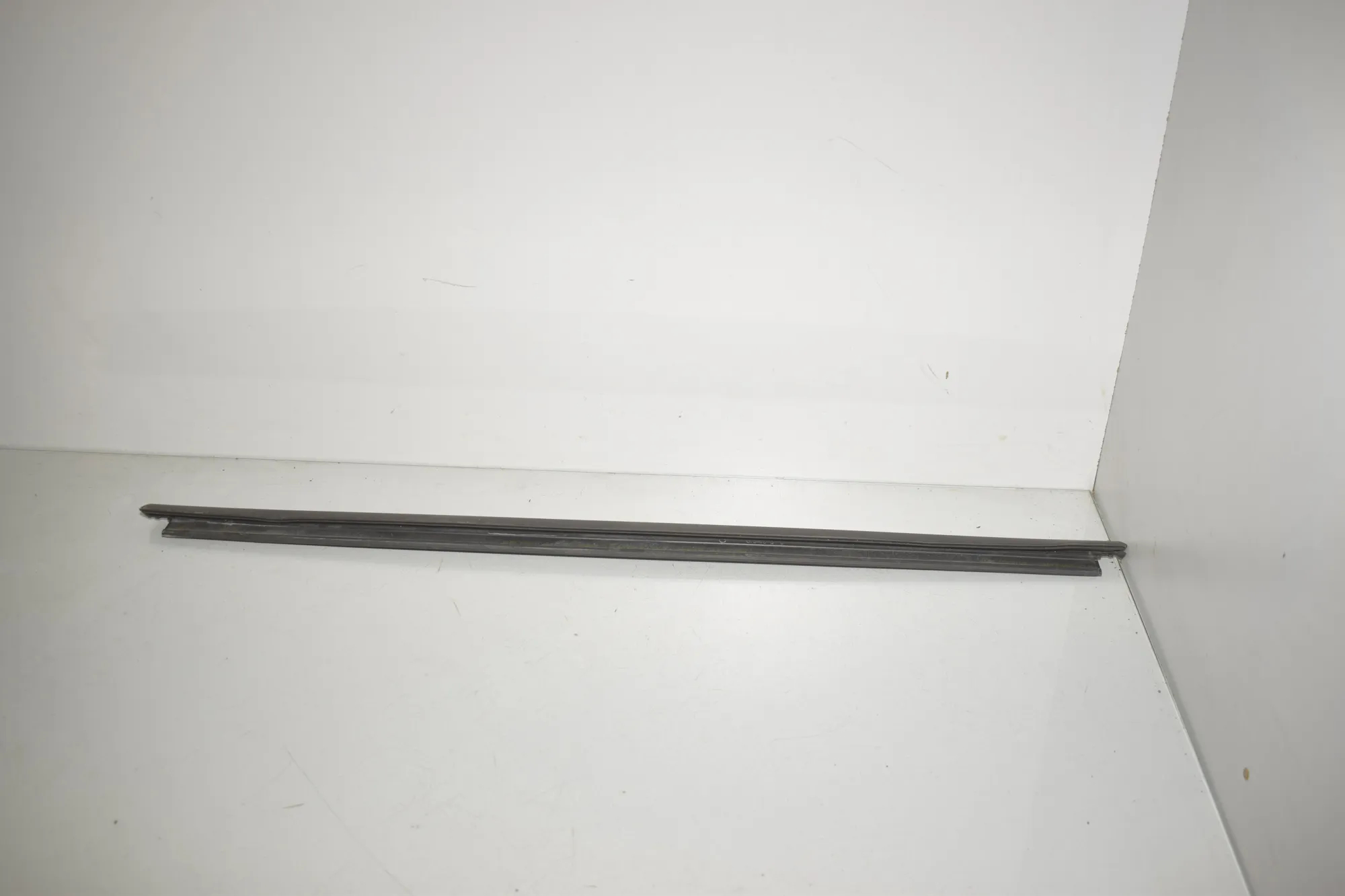 Rear Right Door Window Strip – OEM 9451524 · BMW X1 (U11) (2022 - -) BMW X1 (U11) sDrive 18 i 2024