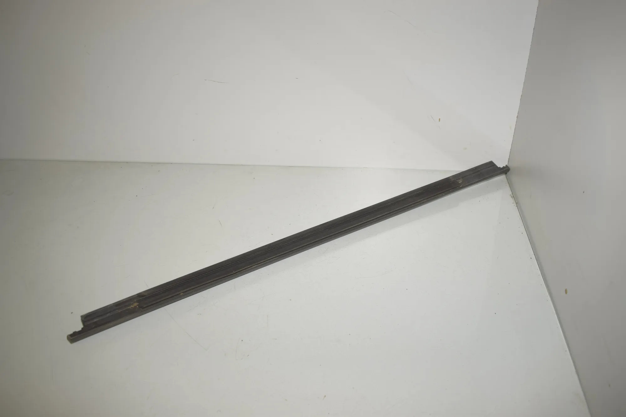 Rear Right Door Window Strip – OEM 9451524 · BMW X1 (U11) (2022 - -) BMW X1 (U11) sDrive 18 i 2024 – 3