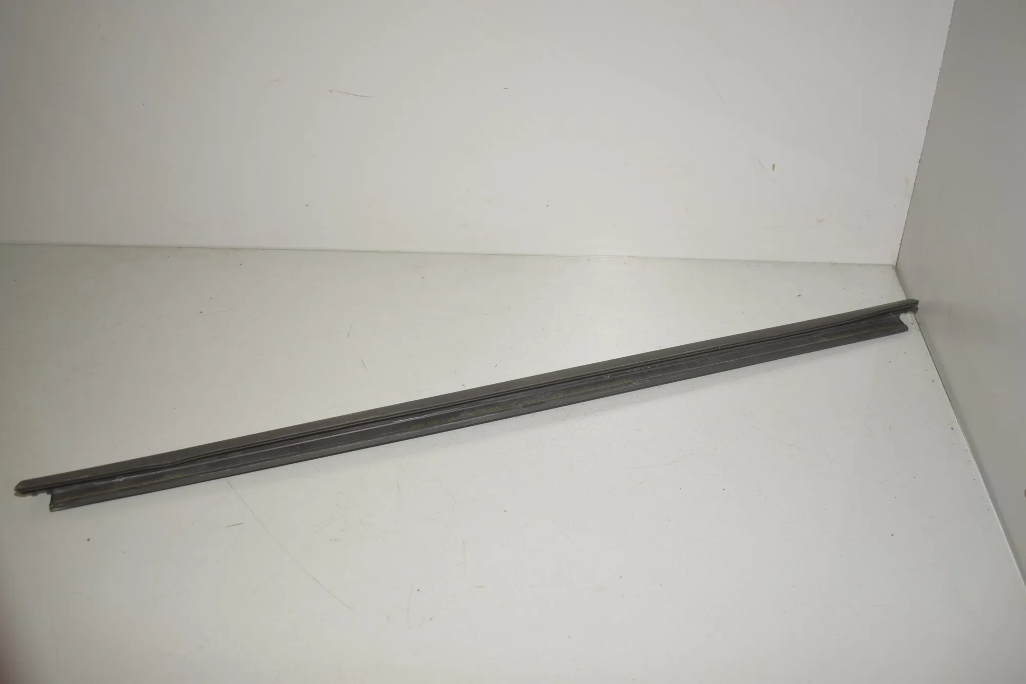 Rear Right Door Window Strip – OEM 9451524 · BMW X1 (U11) (2022 - -) BMW X1 (U11) sDrive 18 i 2024 – 2