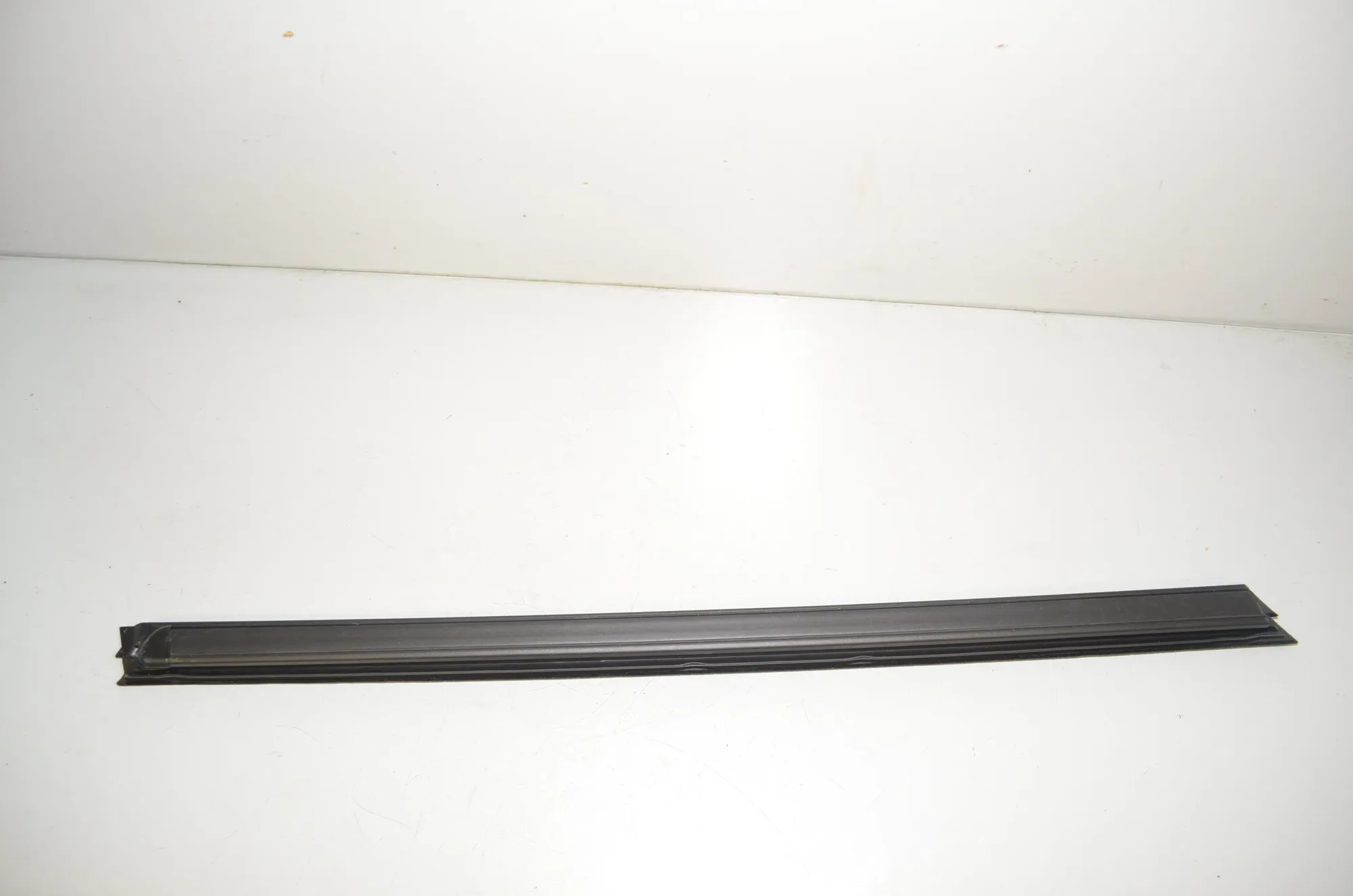 Front Left Door Window Strip – OEM 9451513 · BMW X1 (U11) (2022 - -) BMW X1 (U11) sDrive 18 i 2024 – 4
