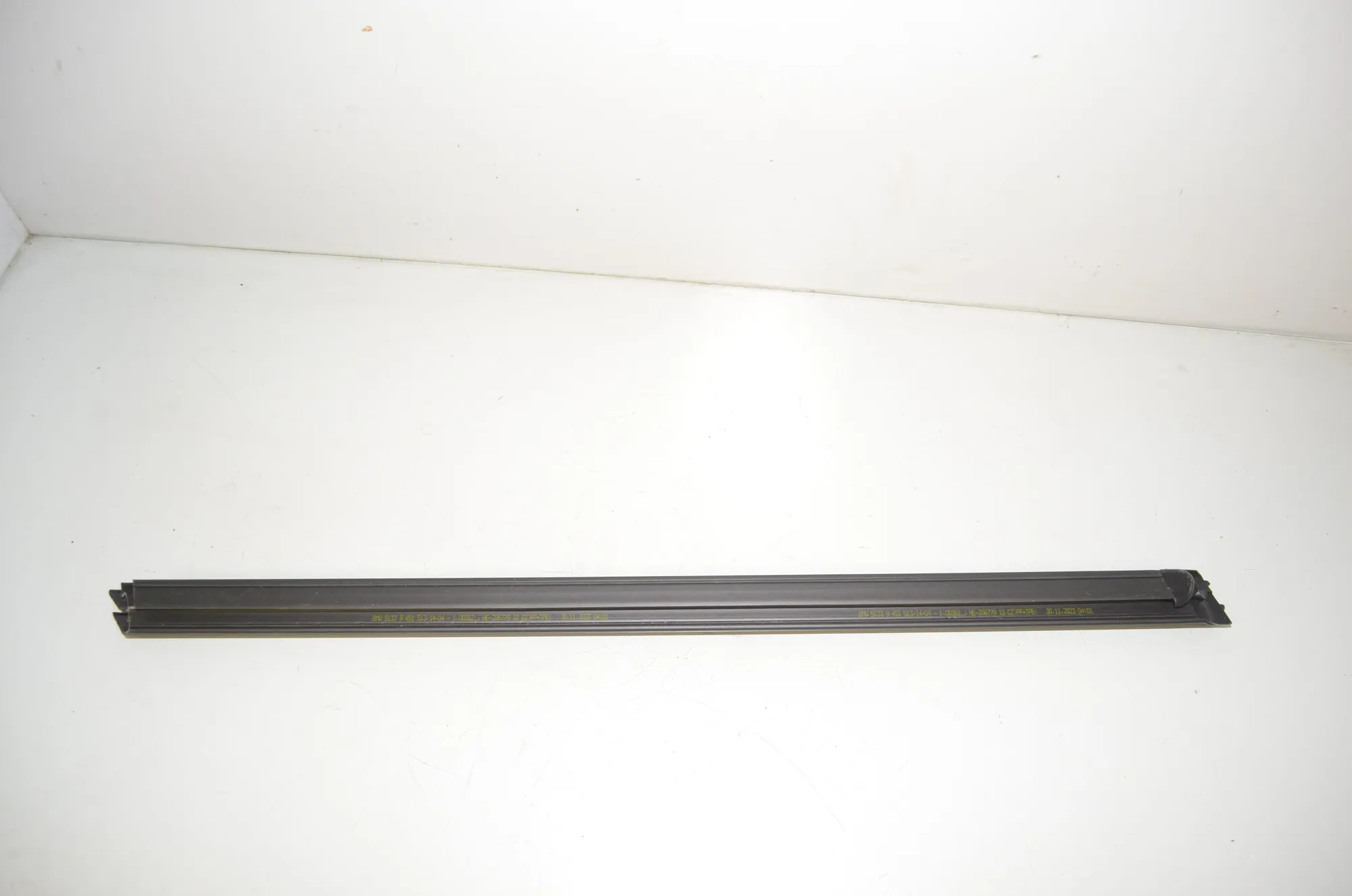 Front Left Door Window Strip – OEM 9451513 · BMW X1 (U11) (2022 - -) BMW X1 (U11) sDrive 18 i 2024 – 3