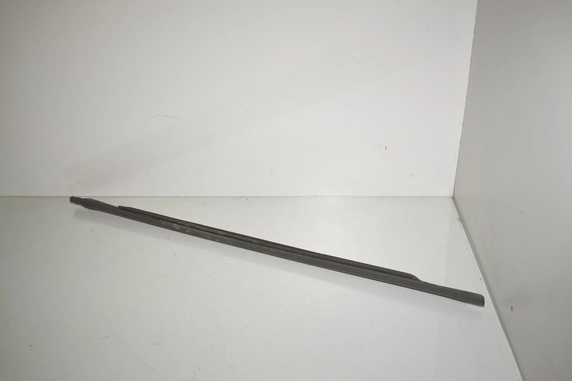 Rear Left Door Window Strip – OEM 9451523 · BMW X1 (U11) (2022 - -) BMW X1 (U11) sDrive 18 i 2024 – 3