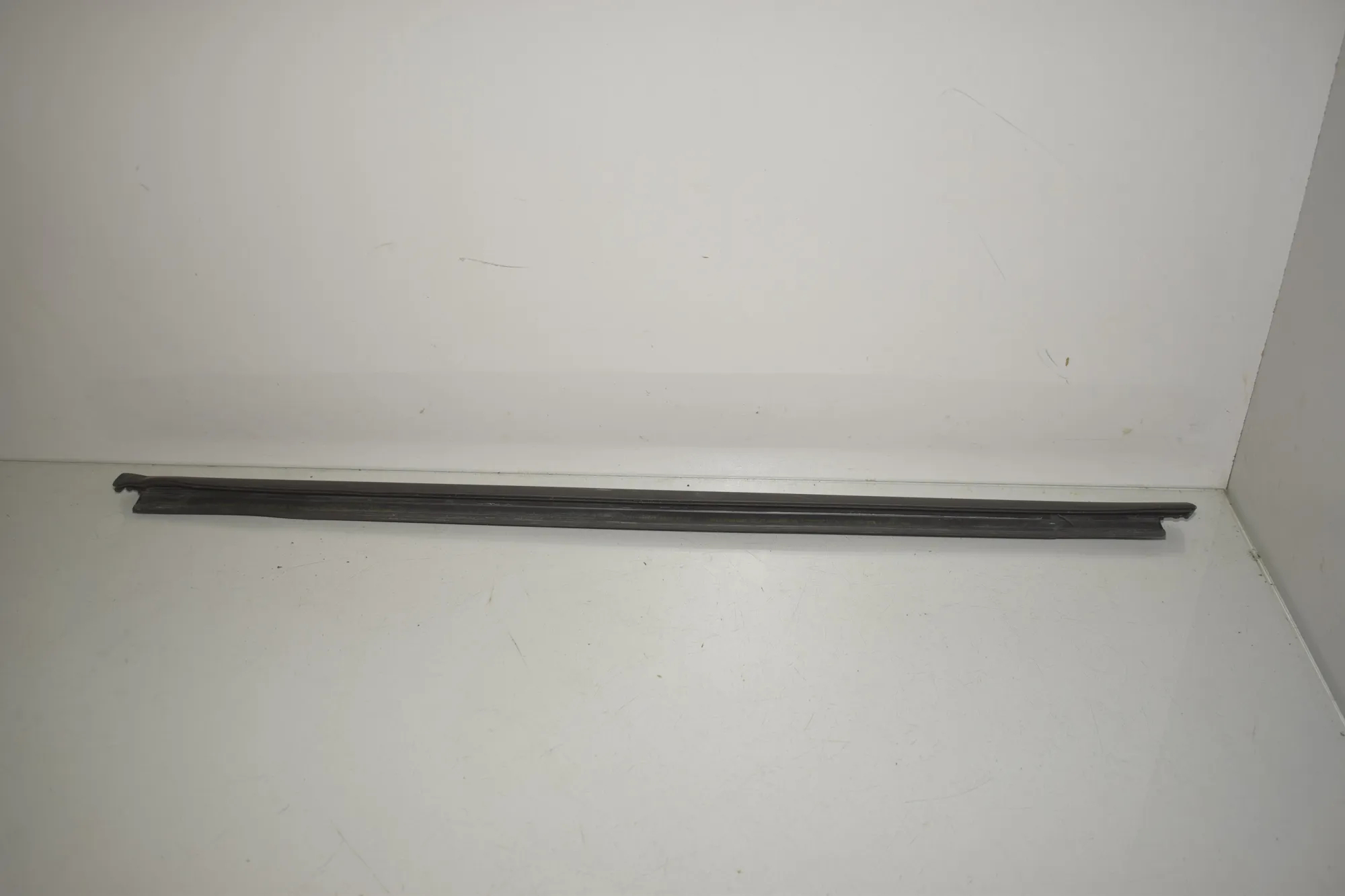 Rear Left Door Window Strip – OEM 9451523 · BMW X1 (U11) (2022 - -) BMW X1 (U11) sDrive 18 i 2024