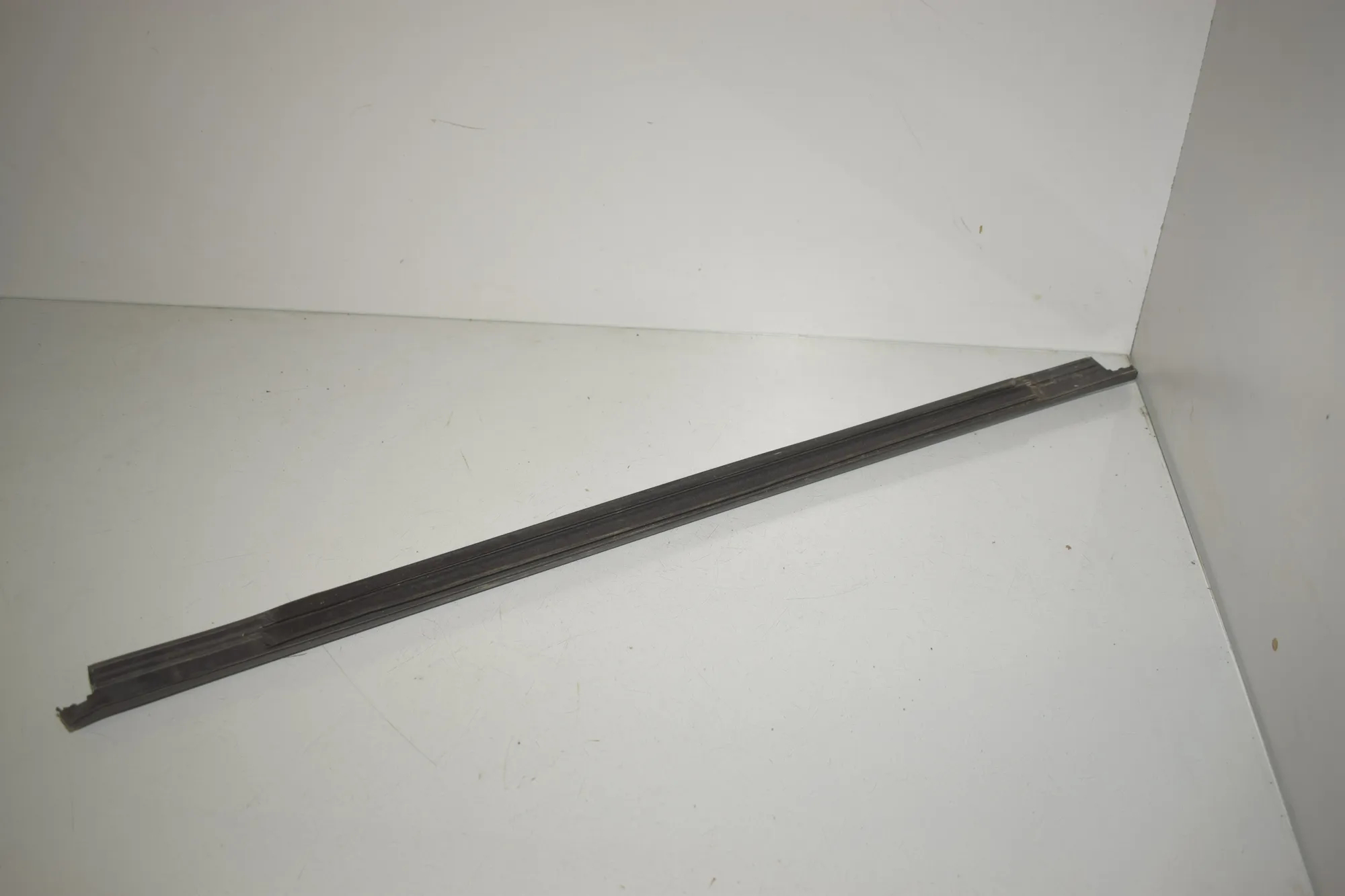 Rear Left Door Window Strip – OEM 9451523 · BMW X1 (U11) (2022 - -) BMW X1 (U11) sDrive 18 i 2024 – 4