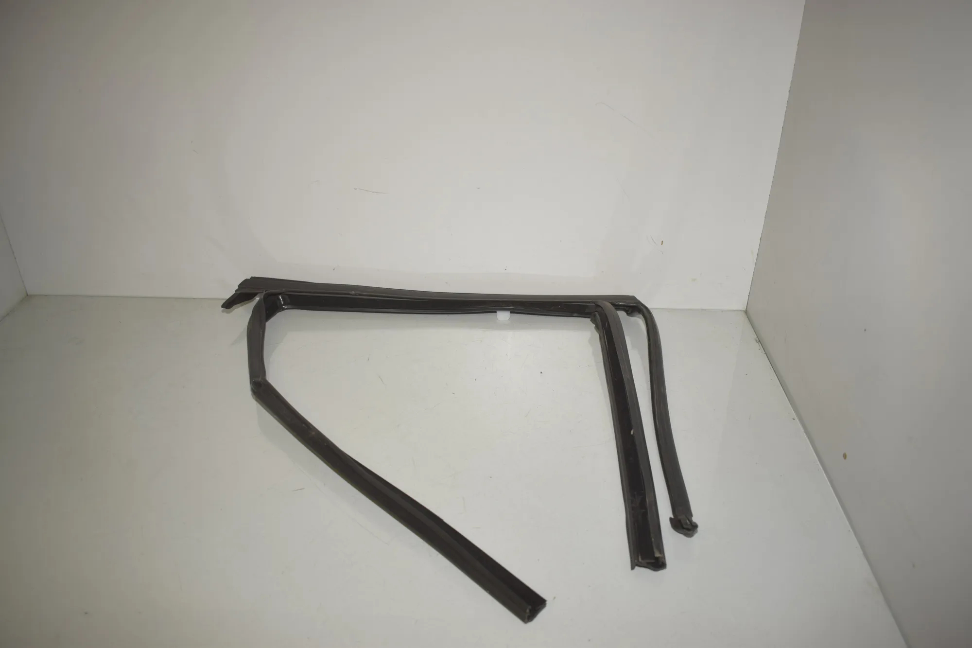 Rear Left Door Seal Rubber – OEM 9451541 · BMW X1 (U11) (2022 - -) BMW X1 (U11) sDrive 18 i 2024