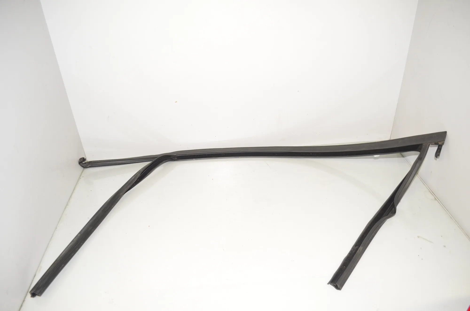 Front Left Door Seal Rubber – OEM 9451539 · BMW X1 (U11) (2022 - -) BMW X1 (U11) sDrive 18 i 2024