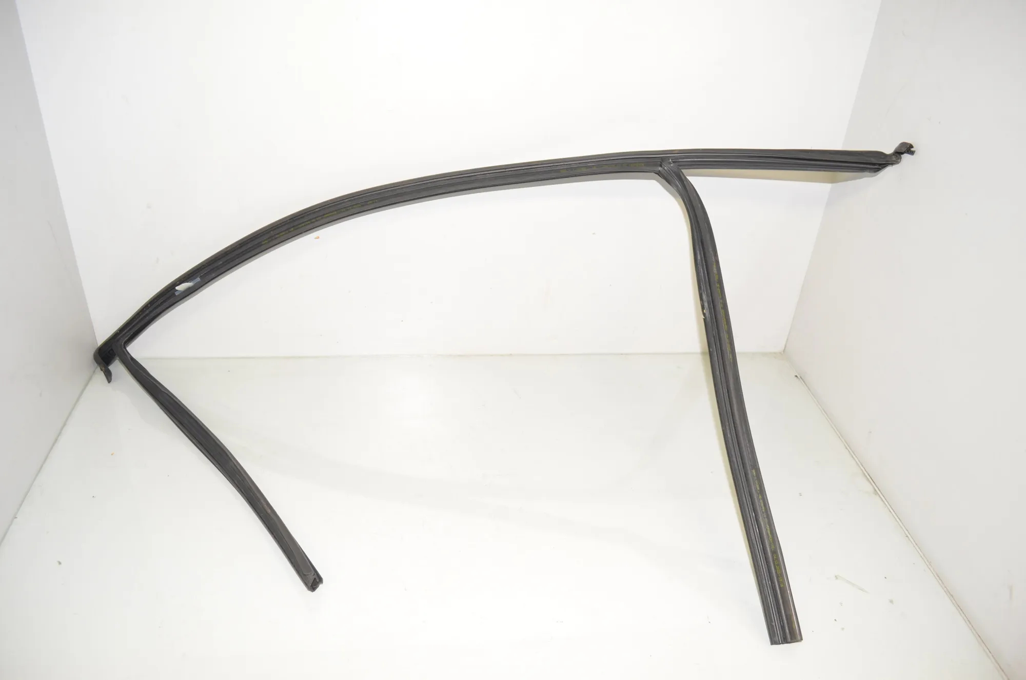 Front Left Door Seal Rubber – OEM 9451539 · BMW X1 (U11) (2022 - -) BMW X1 (U11) sDrive 18 i 2024 – 3