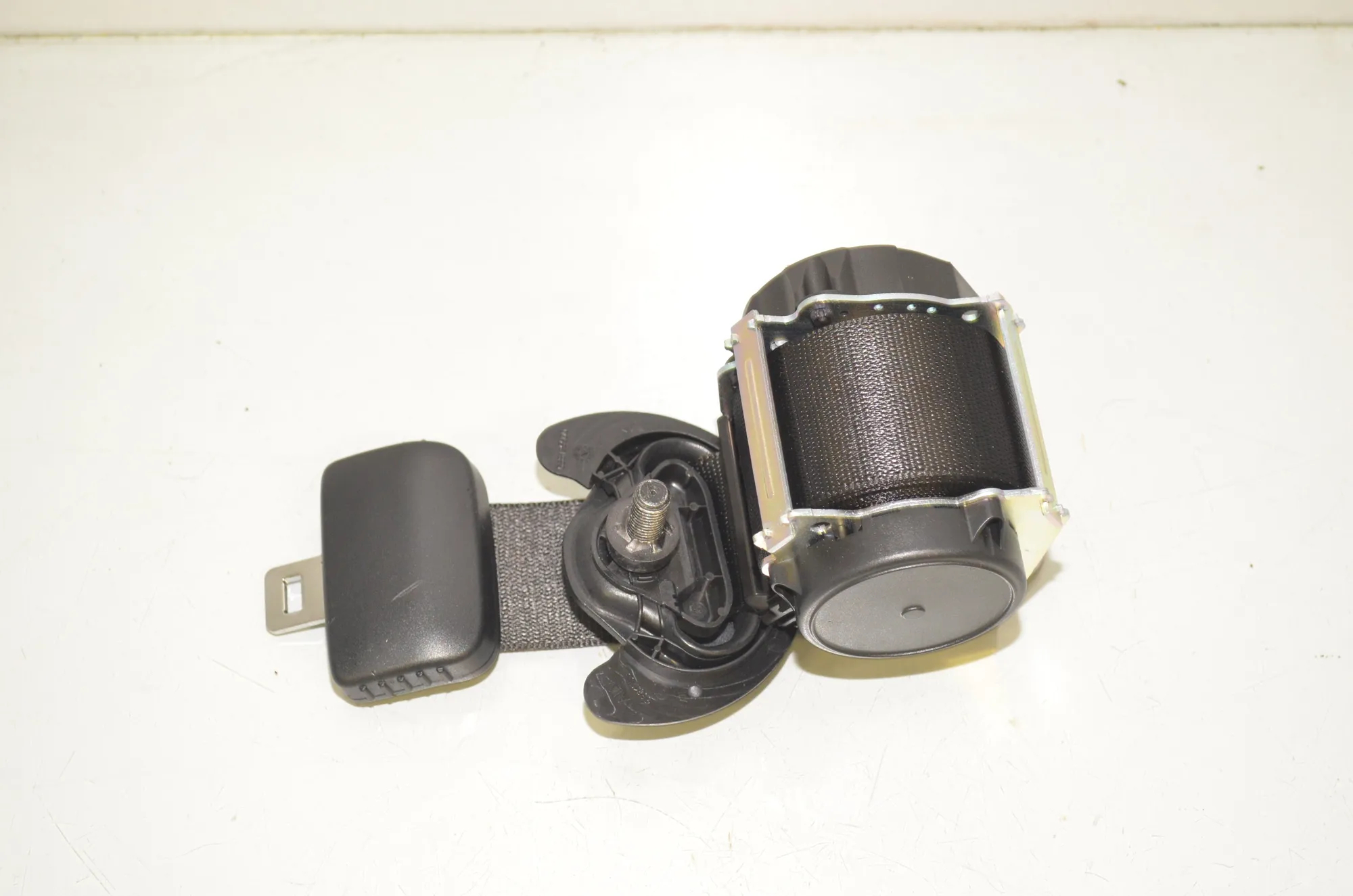 Rear Middle Seatbelt – OEM 9493878 · BMW X1 (U11) (2022 - -) BMW X1 (U11) sDrive 18 i 2024