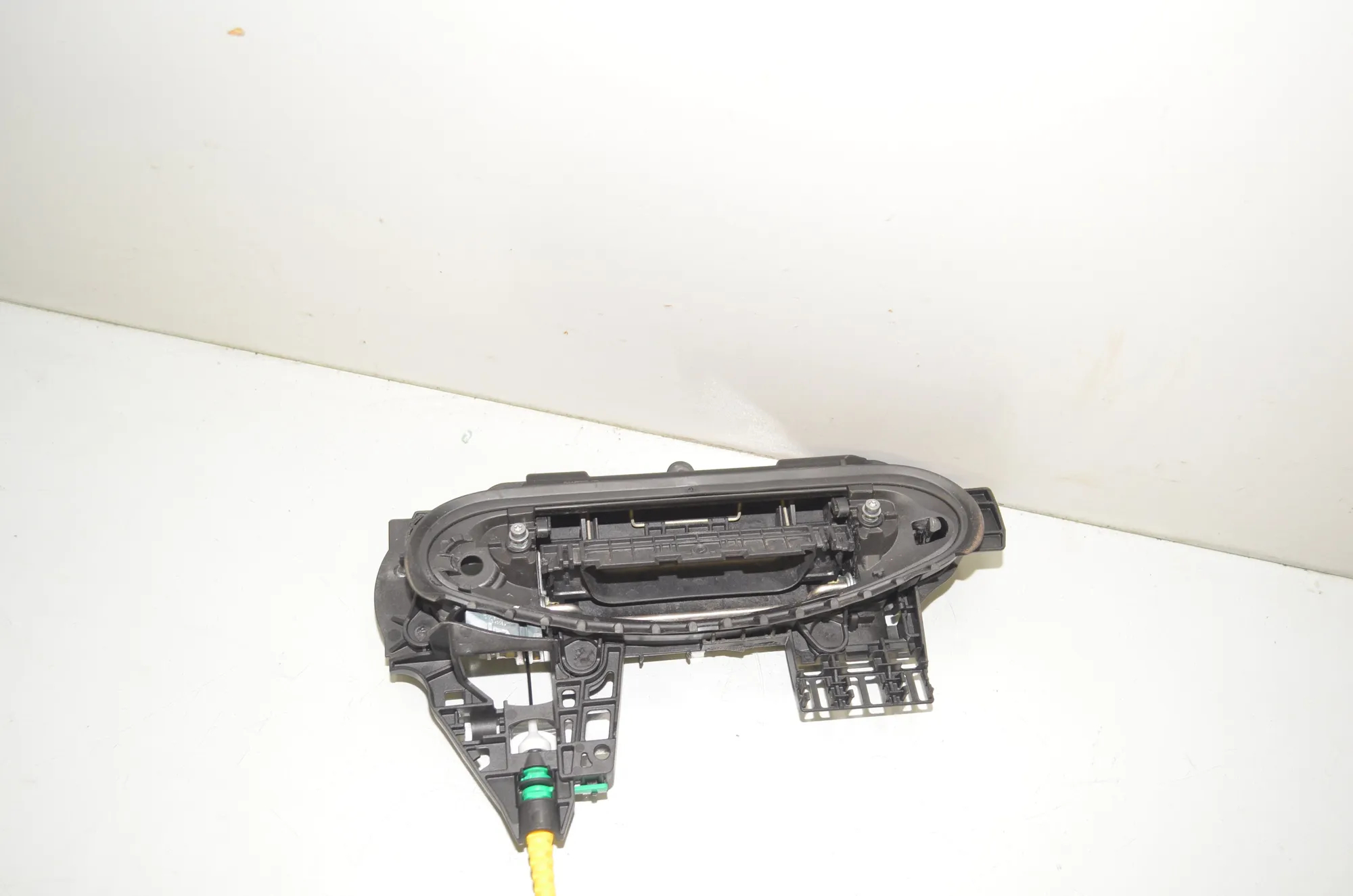 Rear Right Door Interior Handle Frame – OEM 5A68EF2 · BMW X1 (U11) (2022 - -) BMW X1 (U11) sDrive 18 i 2024 – 4
