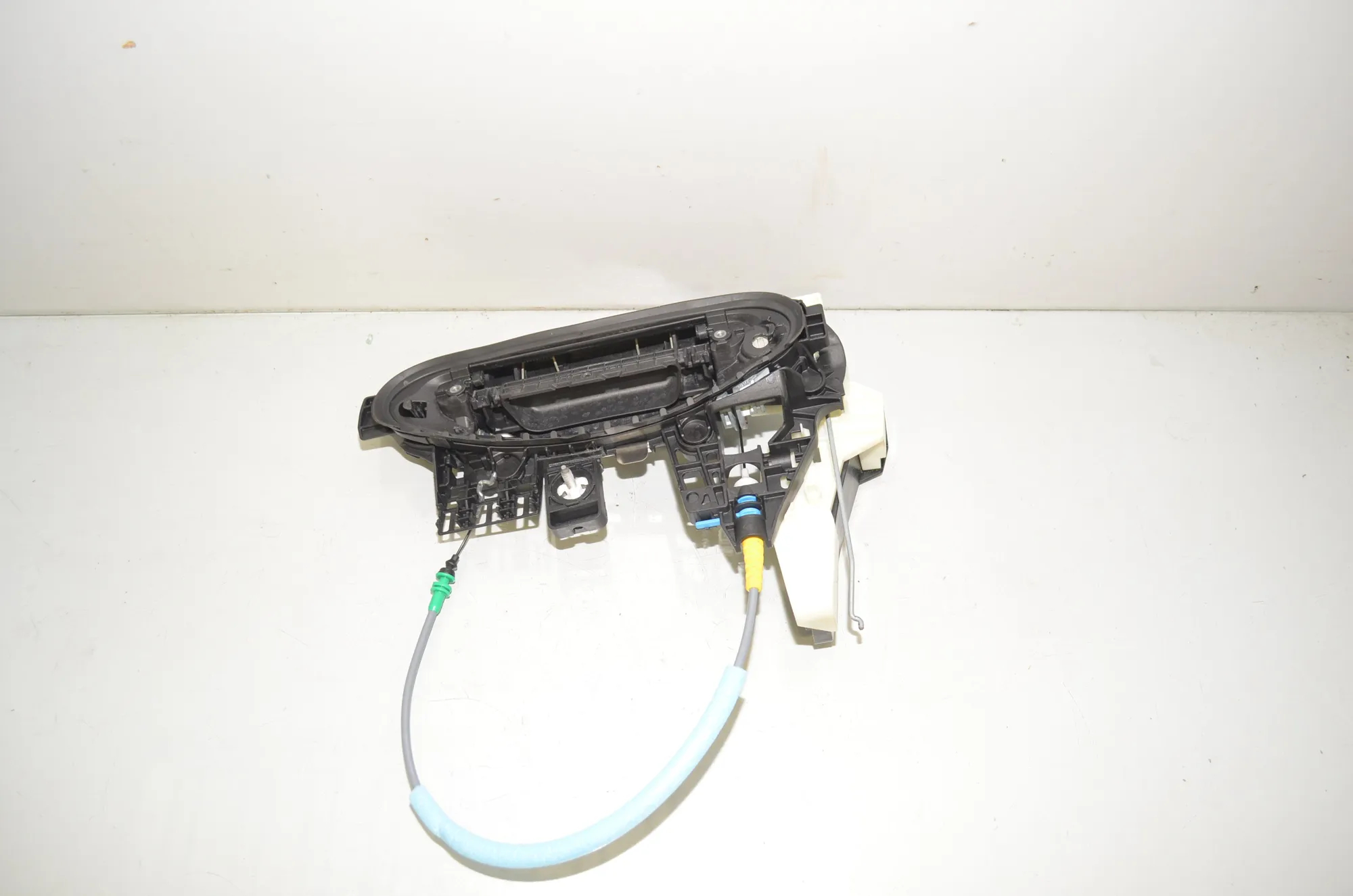 Front Left Door Interior Handle Frame – OEM 5A68EE7 · BMW X1 (U11) (2022 - -) BMW X1 (U11) sDrive 18 i 2024 – 3