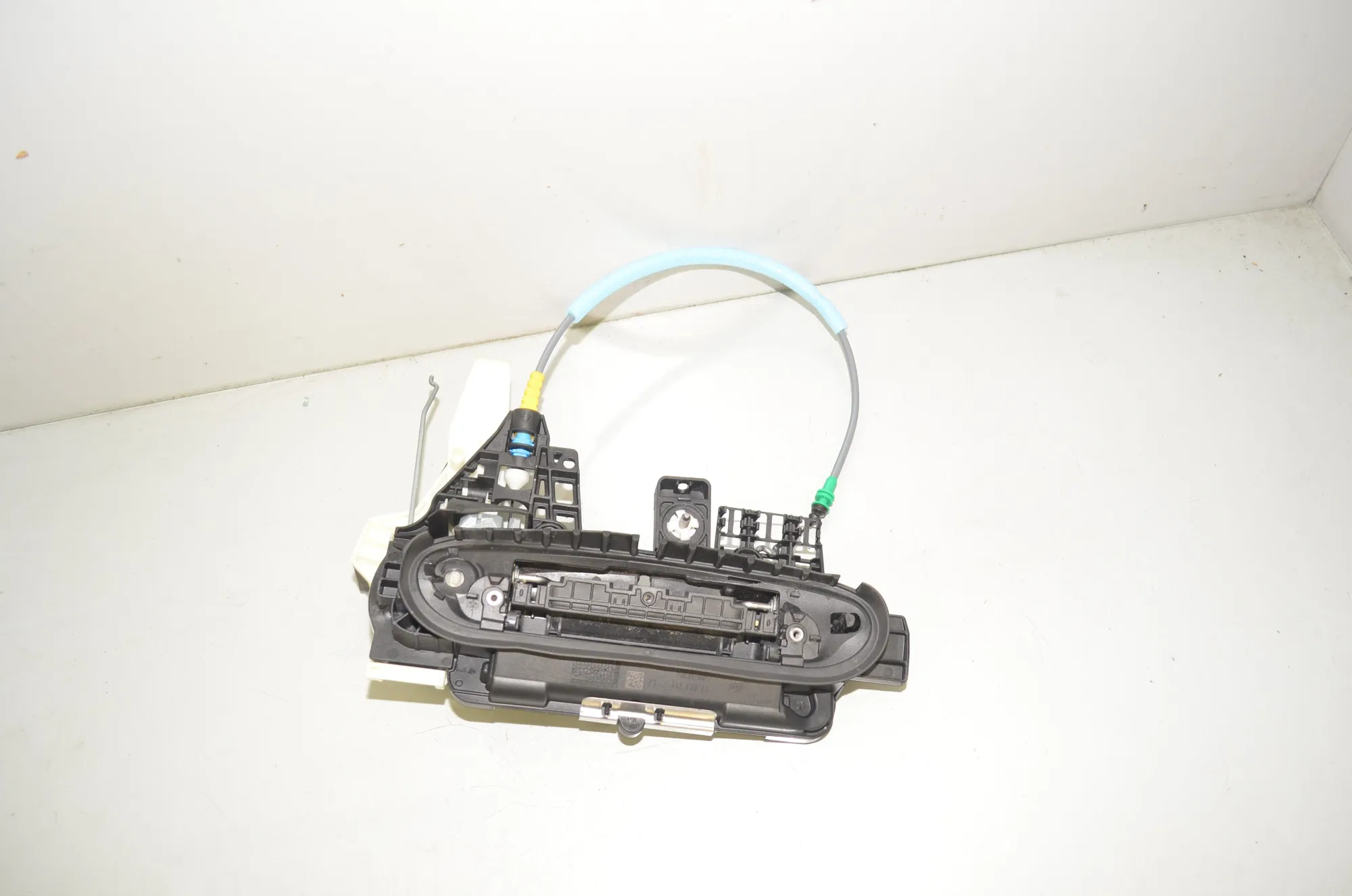 Front Left Door Interior Handle Frame – OEM 5A68EE7 · BMW X1 (U11) (2022 - -) BMW X1 (U11) sDrive 18 i 2024 – 4