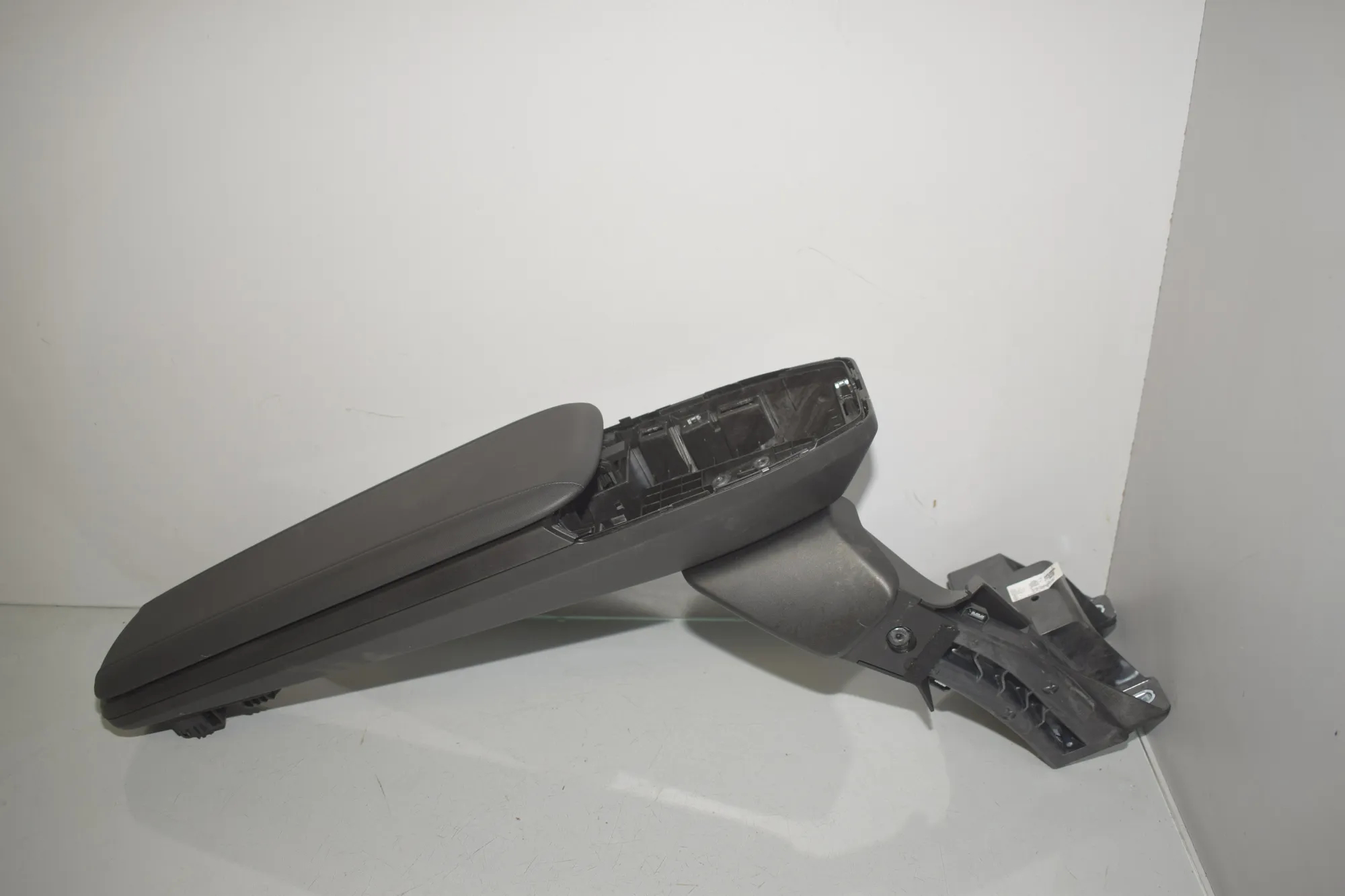 Armrest – OEM 5A6E0C1 · BMW X1 (U11) (2022 - -) BMW X1 (U11) sDrive 18 i 2024