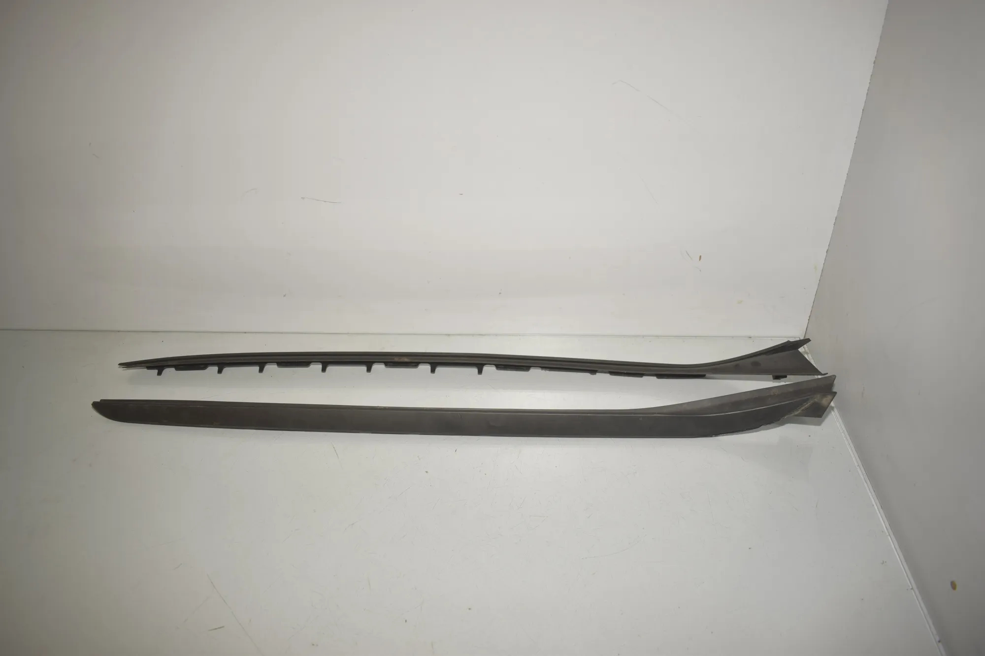 Windshield Left Vertical Trim – OEM 9478897 · BMW X1 (U11) (2022 - -) BMW X1 (U11) sDrive 18 i 2024
