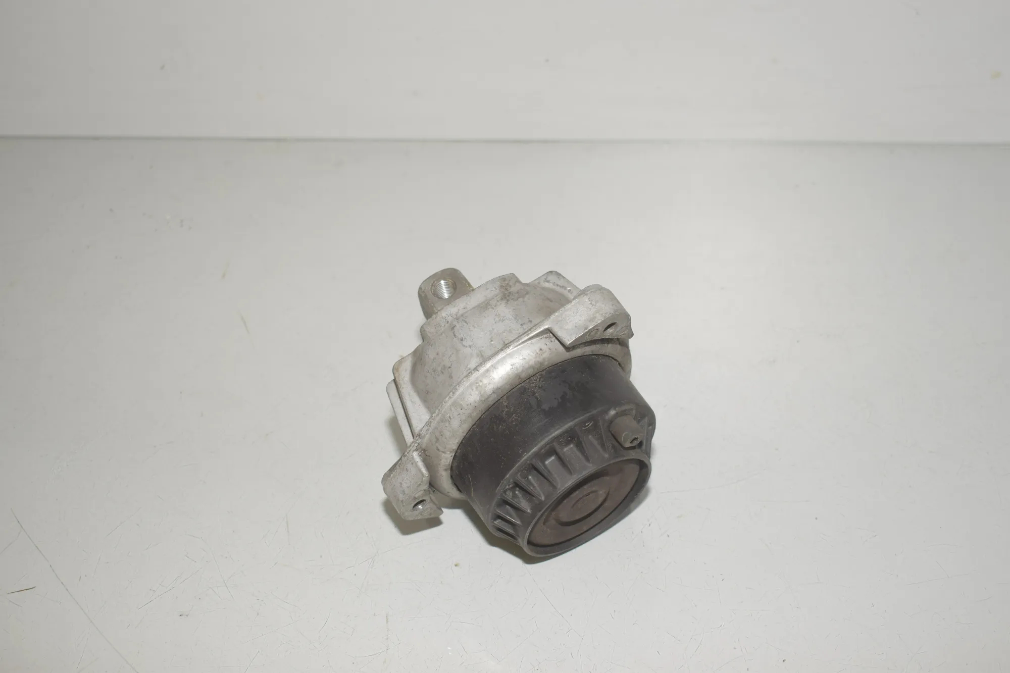 Right Side Engine Mount – OEM 6777382 · BMW 5 Touring (F11) 530 d xDrive 2013 – 4