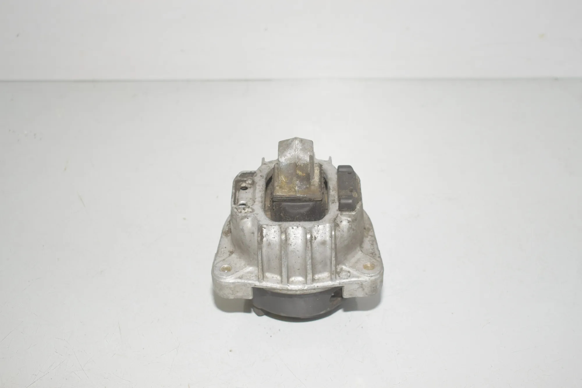 Right Side Engine Mount – OEM 6777382 · BMW 5 Touring (F11) 530 d xDrive 2013