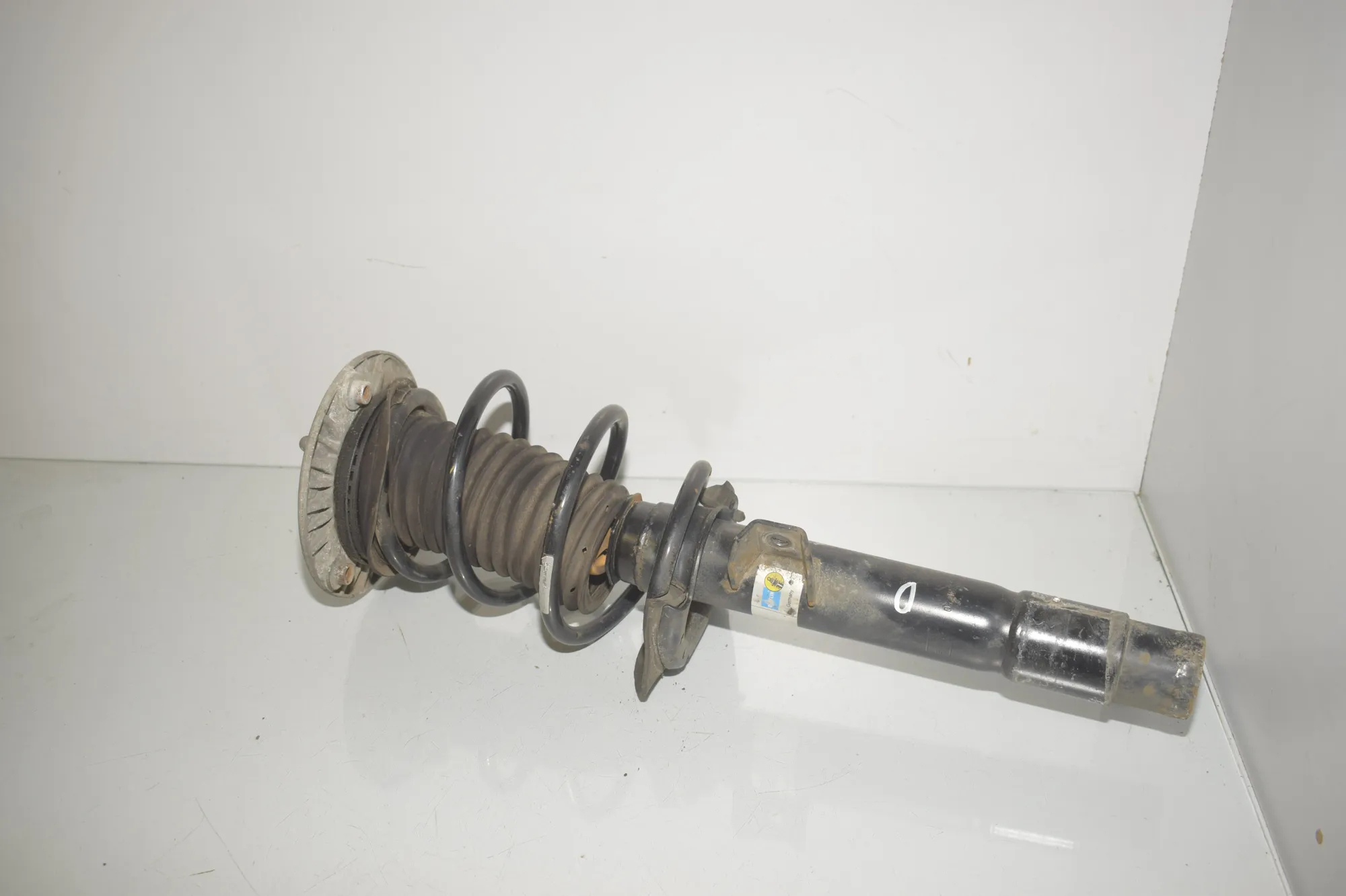 Front Right Shock Absorber – OEM 6874379 · BMW 3 Touring (F31) 330 d 2013 – 2