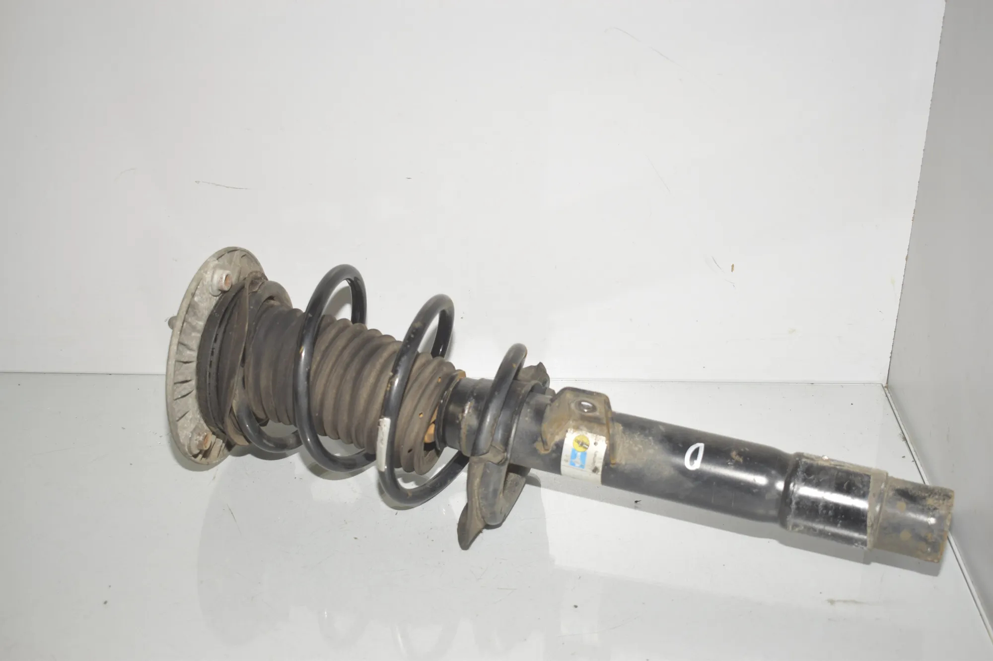 Front Right Shock Absorber – OEM 6874379 · BMW 3 Touring (F31) 330 d 2013