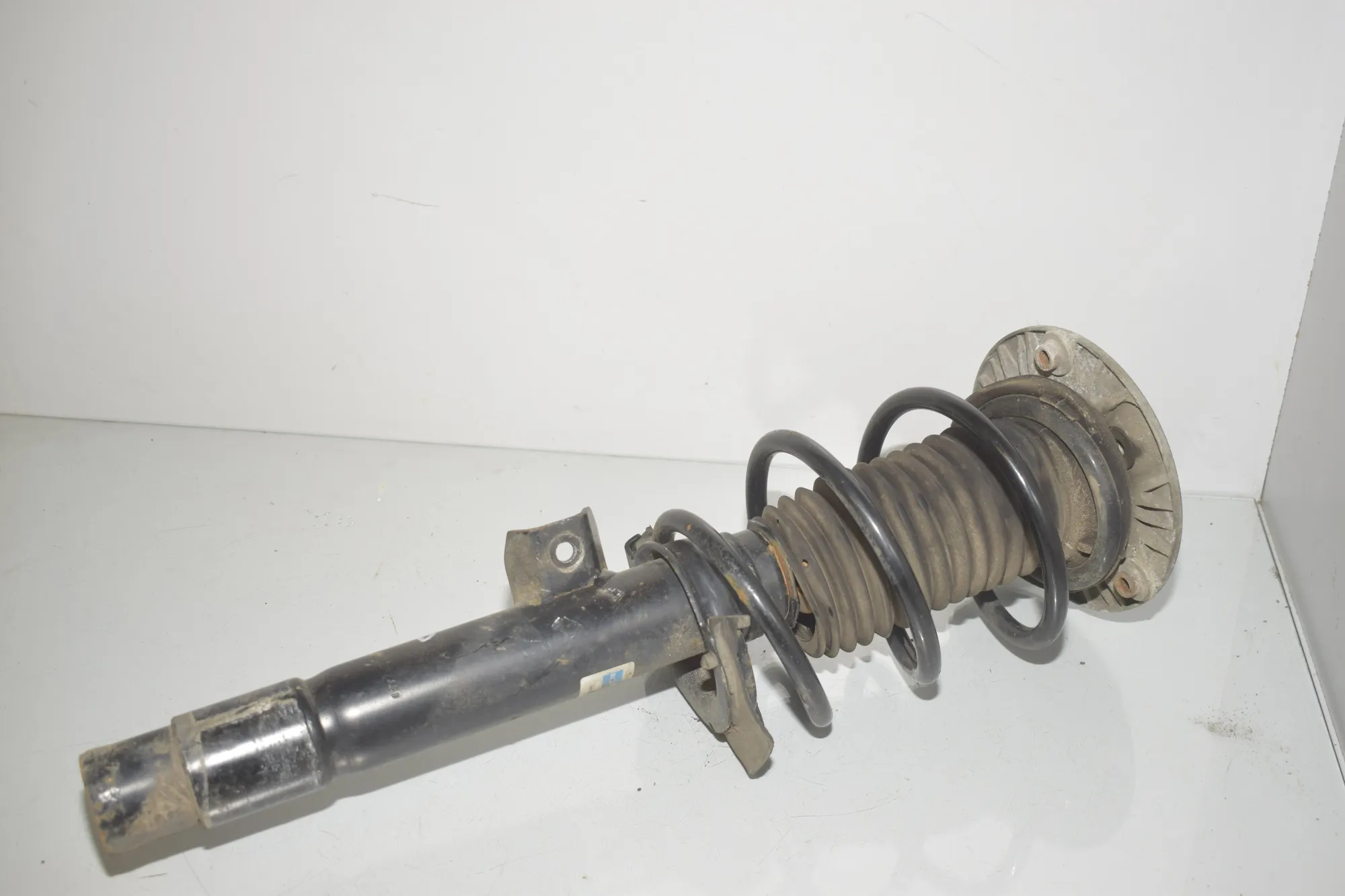 Front Right Shock Absorber – OEM 6874379 · BMW 3 Touring (F31) 330 d 2013 – 3