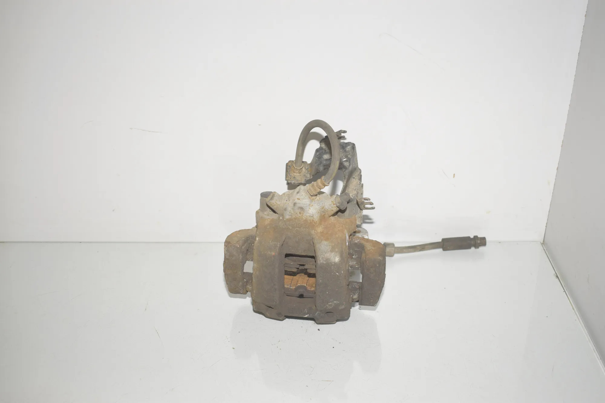 Front Right Brake Caliper – OEM 6850970 · BMW 3 Touring (F31) 330 d 2013