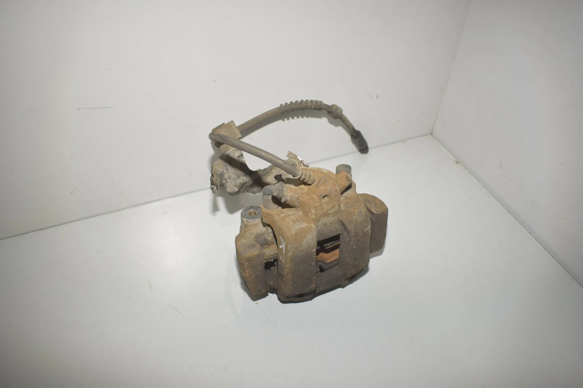 Front Left Brake Caliper – OEM 6850969 · BMW 3 Touring (F31) 330 d 2013 – 2