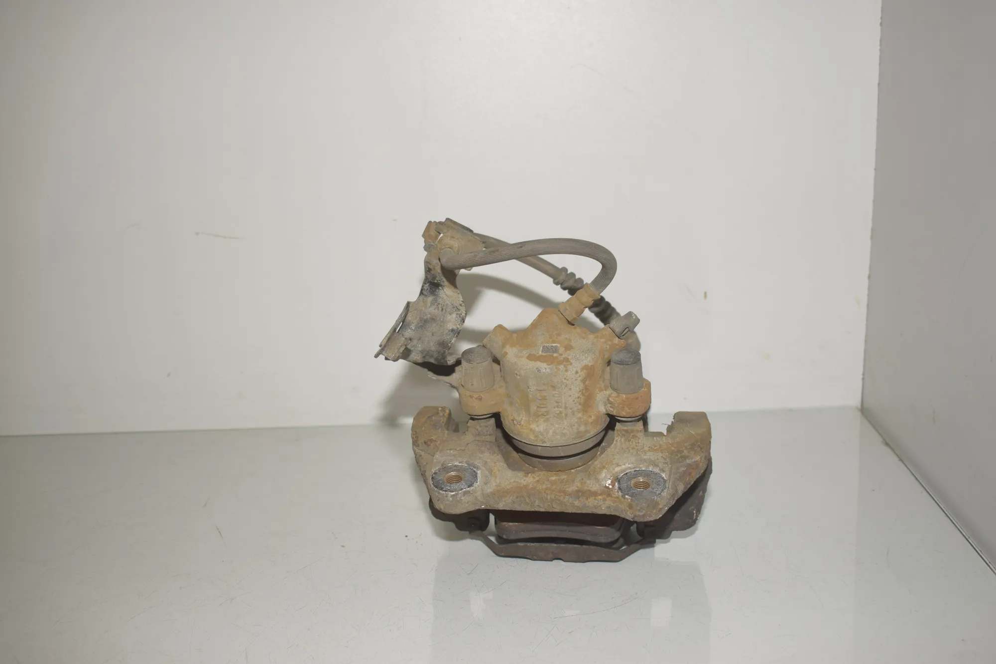 Front Left Brake Caliper – OEM 6850969 · BMW 3 Touring (F31) 330 d 2013 – 4