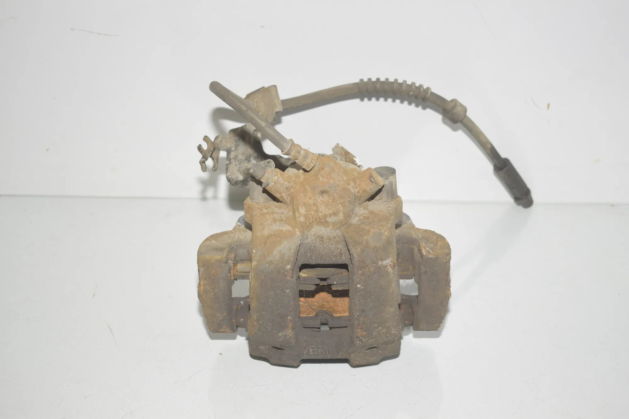 Front Left Brake Caliper – OEM 6850969 · BMW 3 Touring (F31) 330 d 2013