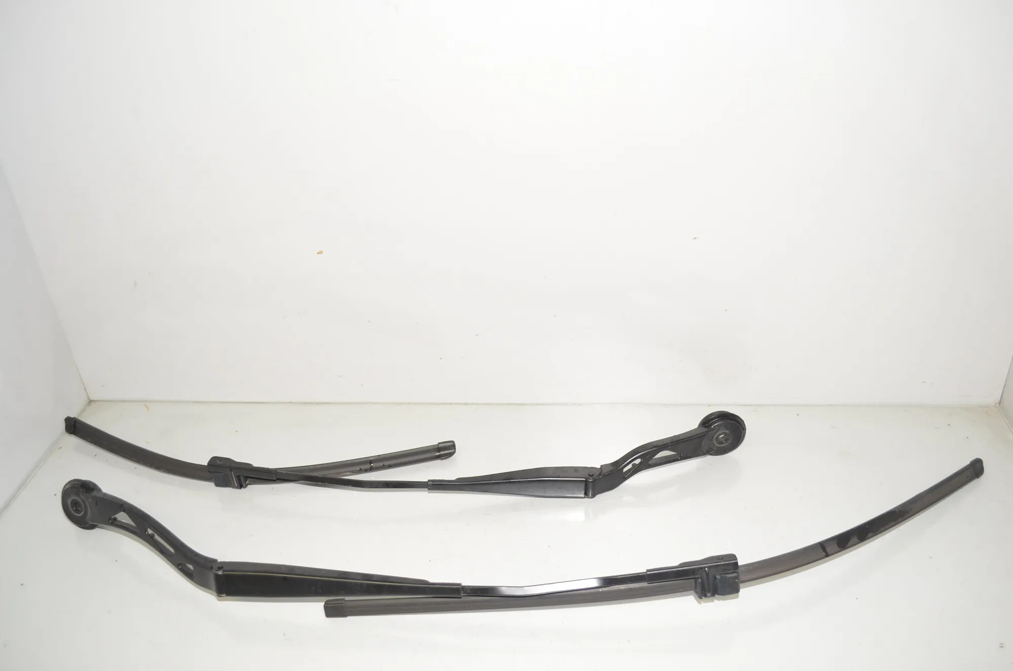 Front Wiper Arms – OEM 7322162 · BMW i3 (I01) Electric 2019