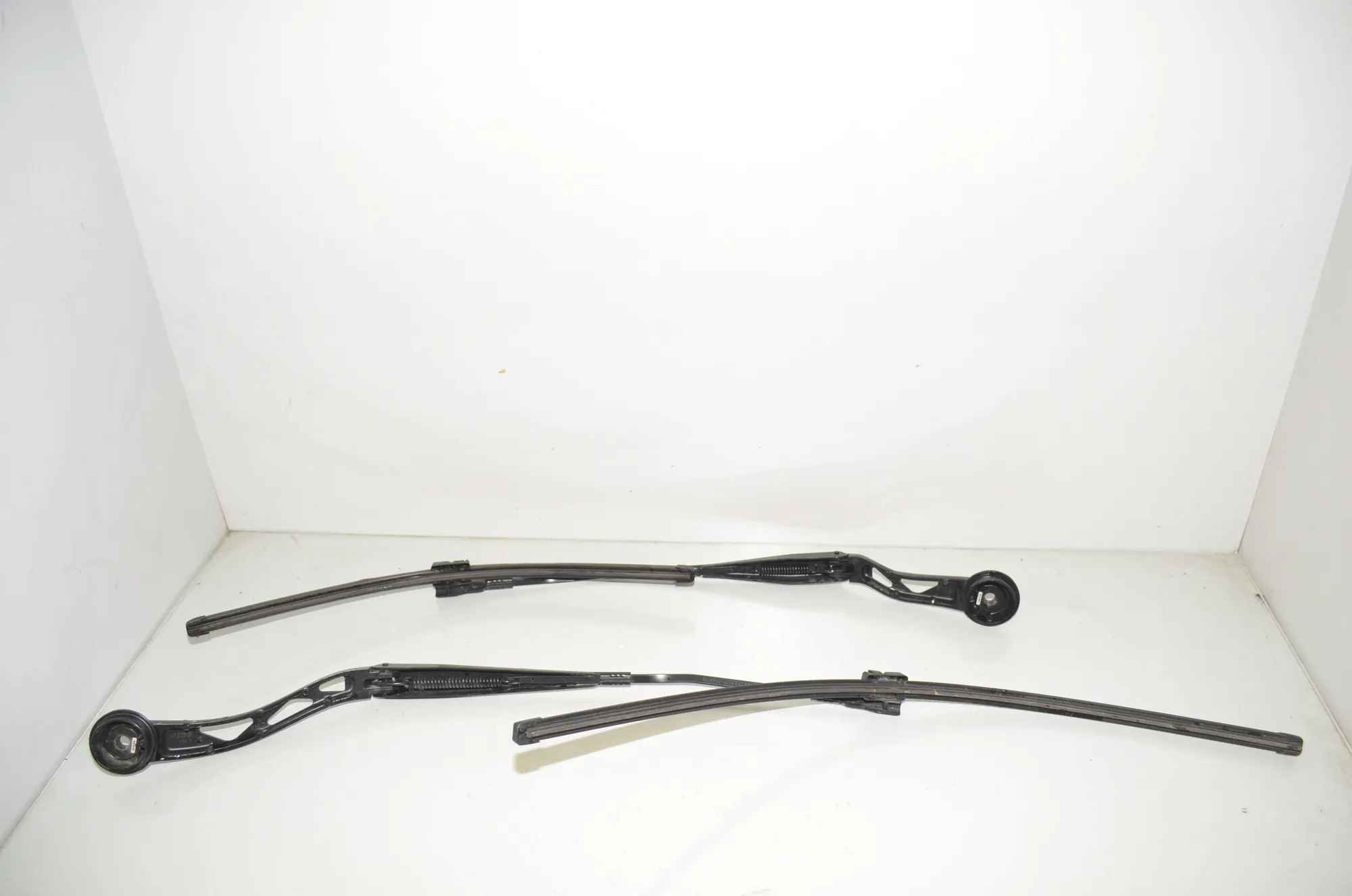 Front Wiper Arms – OEM 7322162 · BMW i3 (I01) Electric 2019 – 2