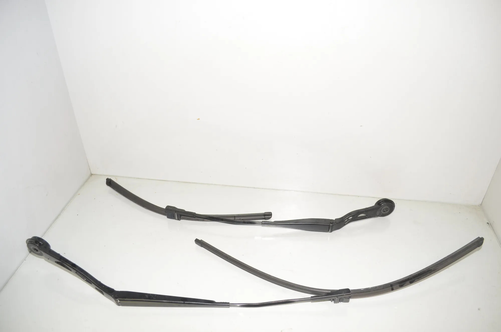 Front Wiper Arms – OEM 7322162 · BMW i3 (I01) Electric 2019 – 3