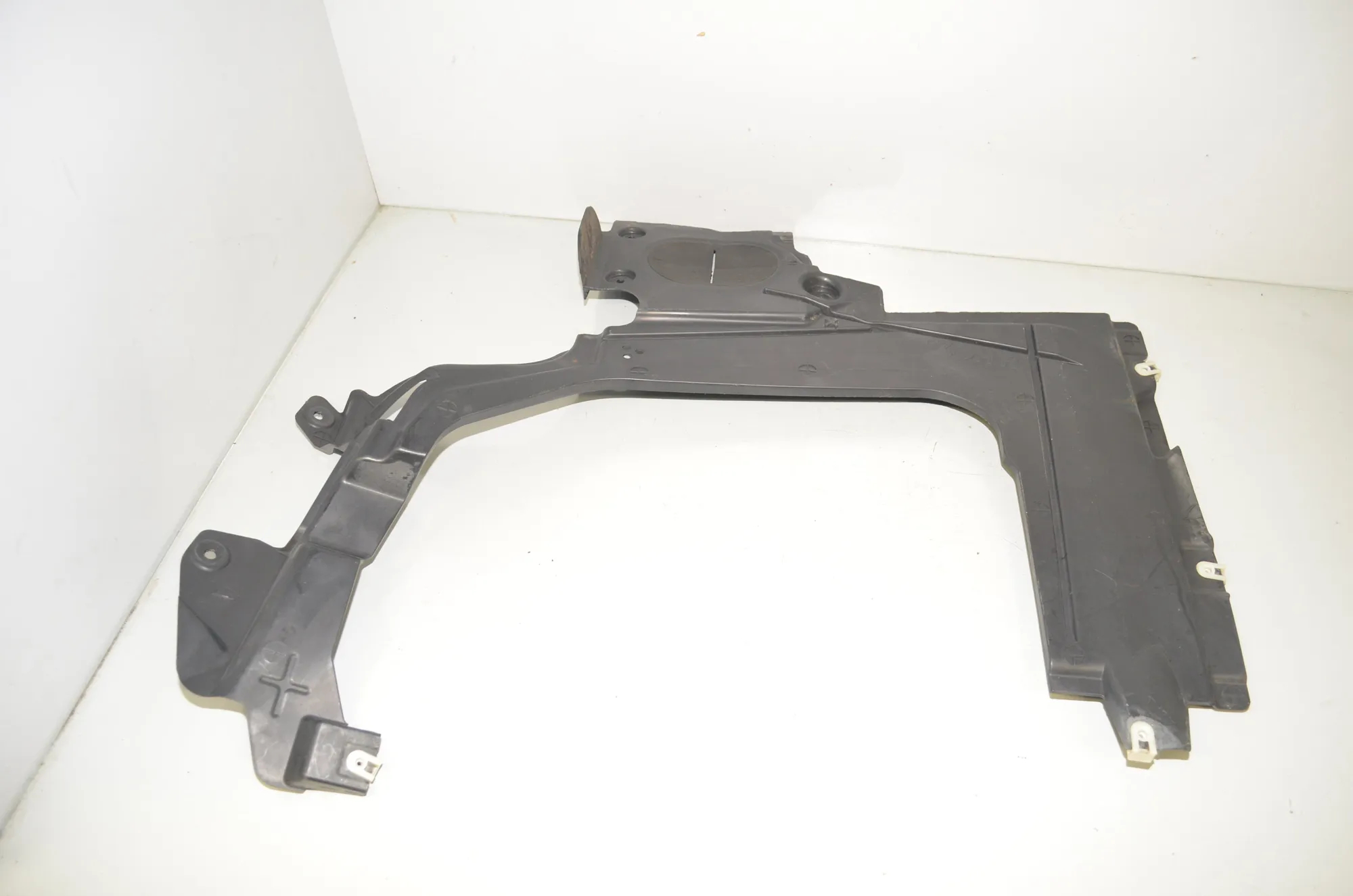 Right Side Underbody Cover – OEM 7352678 · BMW 2 Active Tourer (F45) 225 xe 2018
