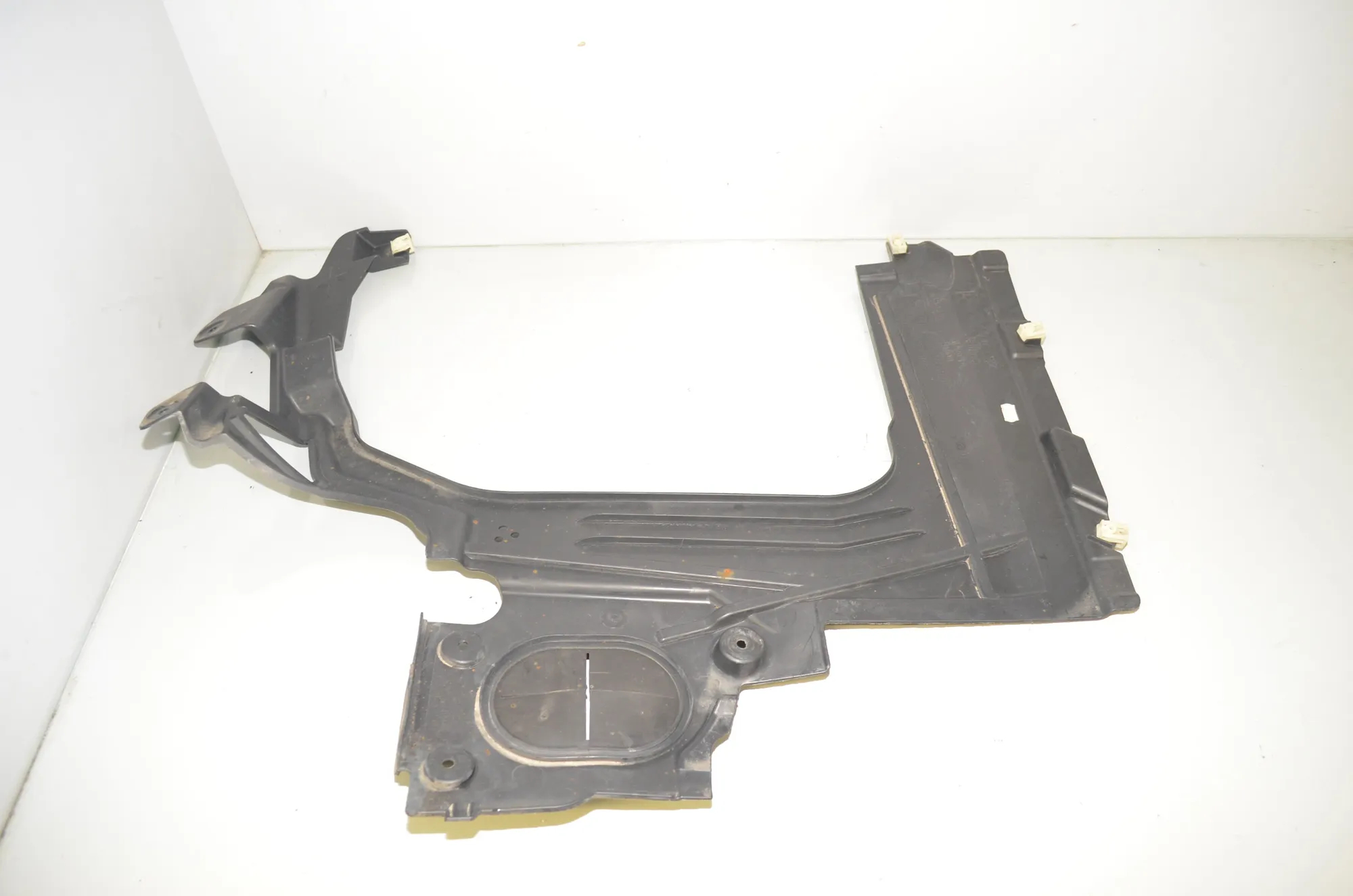 Right Side Underbody Cover – OEM 7352678 · BMW 2 Active Tourer (F45) 225 xe 2018 – 4