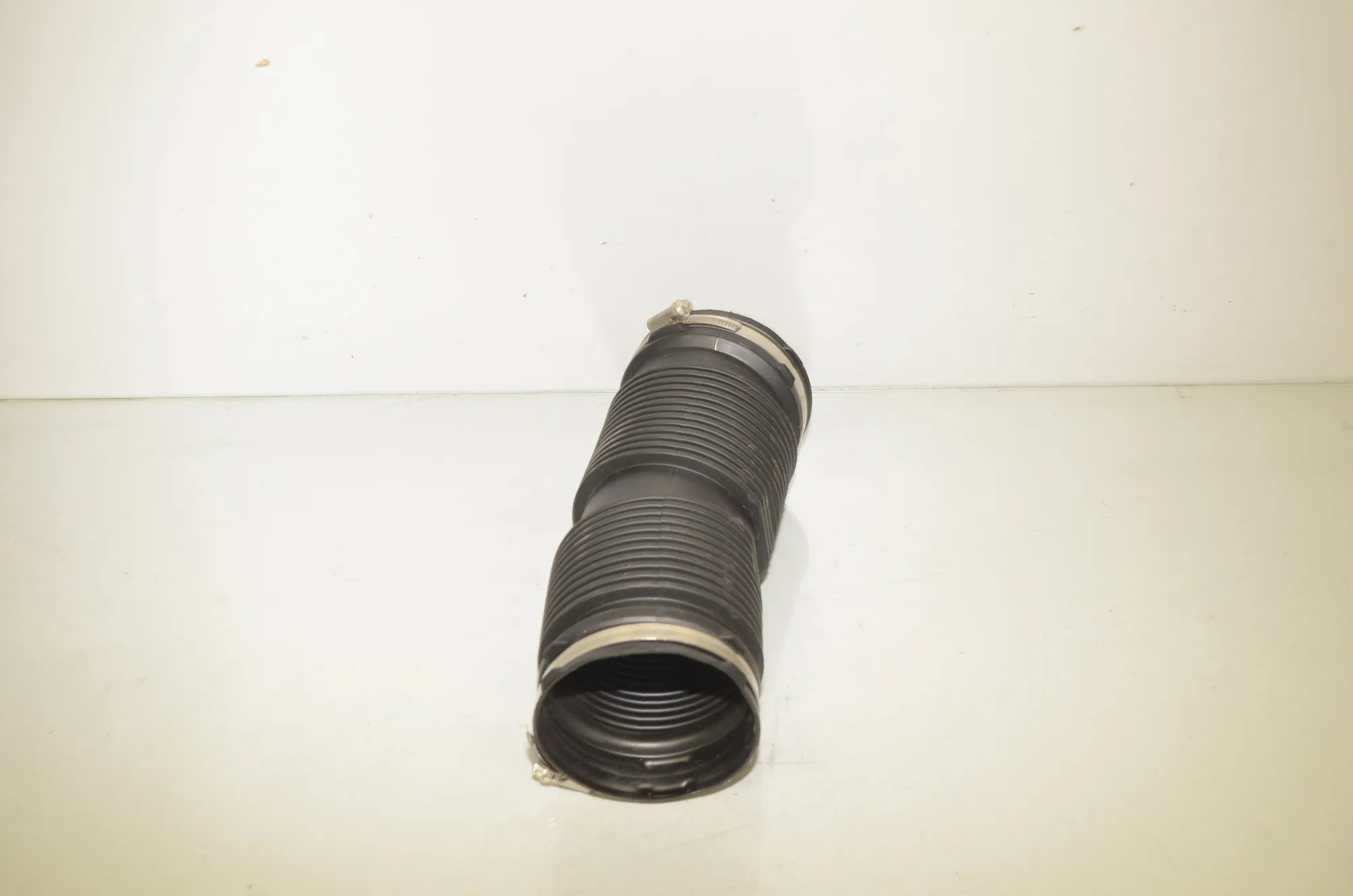 Air Intake Tube – OEM 1292717 · BMW X1 (U11) (2022 - -) BMW X1 (U11) sDrive 18 i 2024 – 2