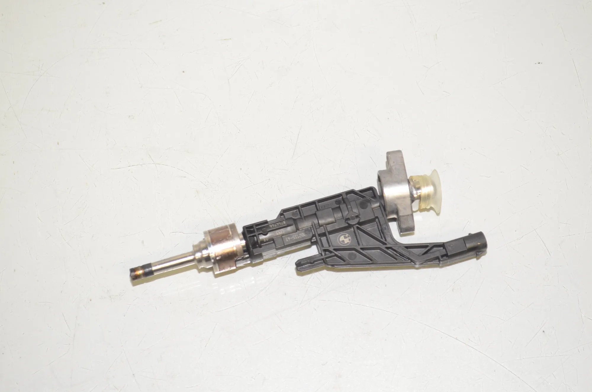 Fuel Injector – OEM 8744746 · BMW X1 (U11) (2022 - -) BMW X1 (U11) sDrive 18 i 2024 – 3