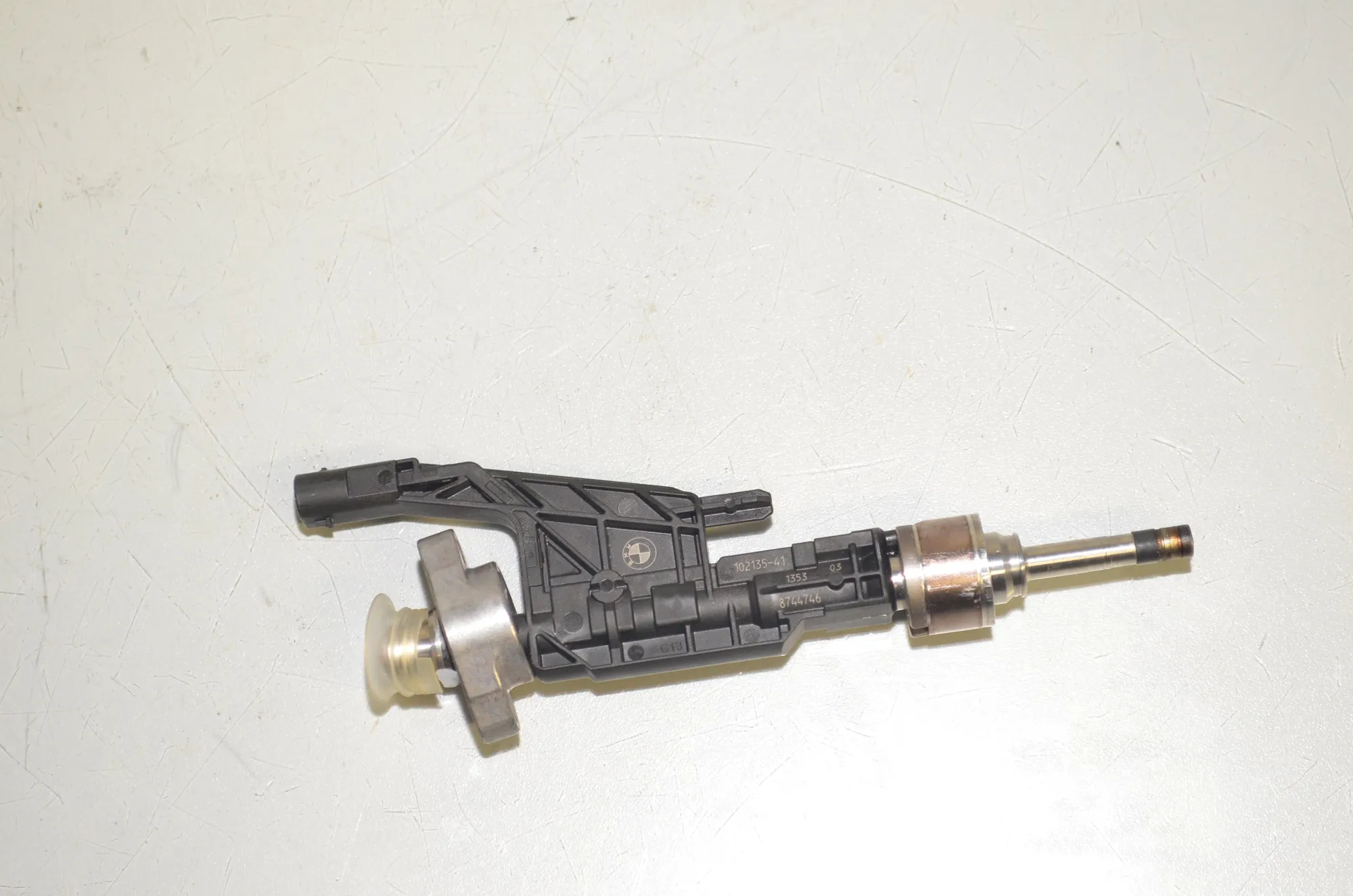 Fuel Injector – OEM 8744746 · BMW X1 (U11) (2022 - -) BMW X1 (U11) sDrive 18 i 2024 – 2