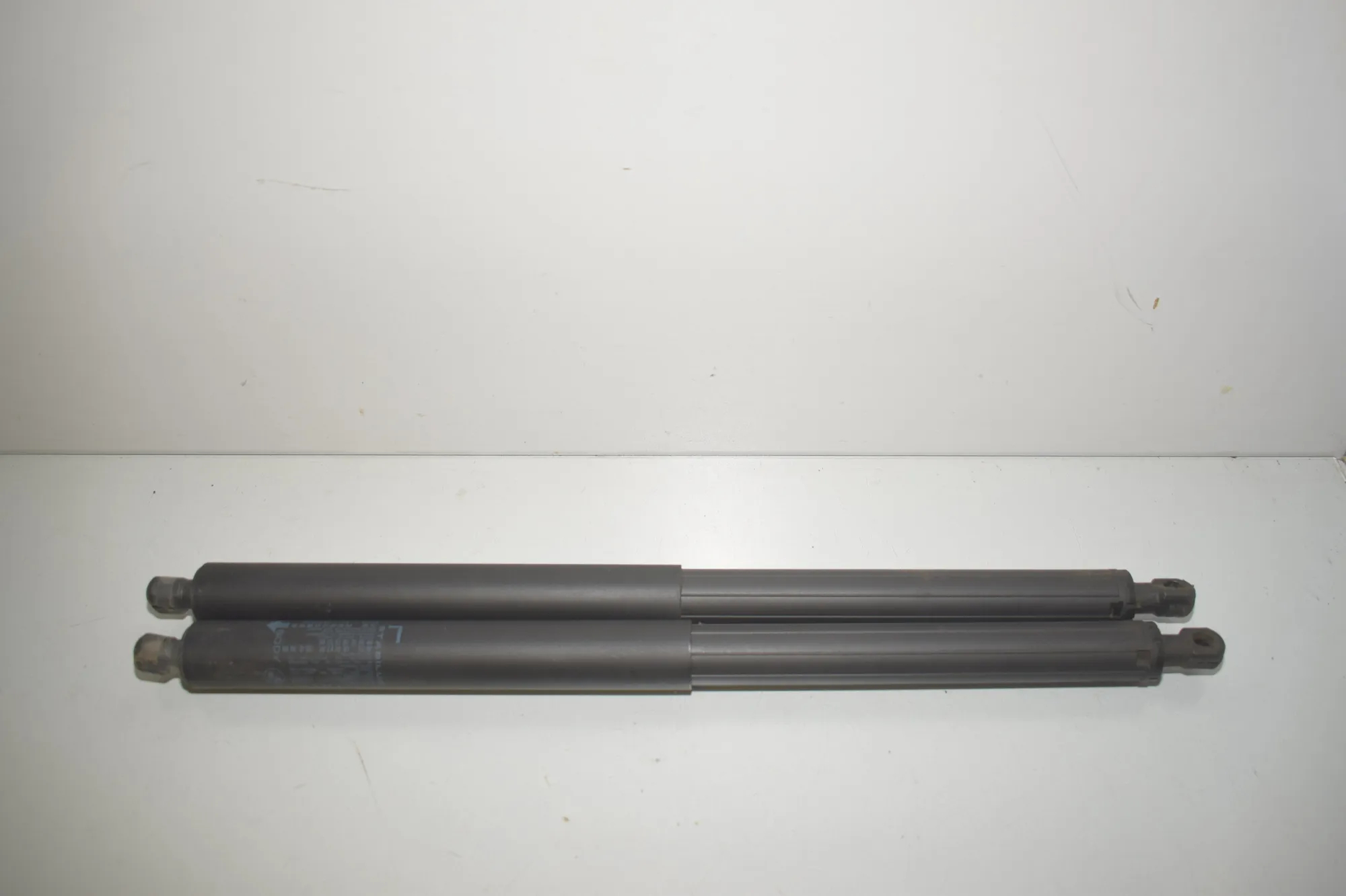 Right Side Tailgate Gas Strut – OEM 7410916 · BMW 2 Active Tourer (F45) 216 d 2017 – 2