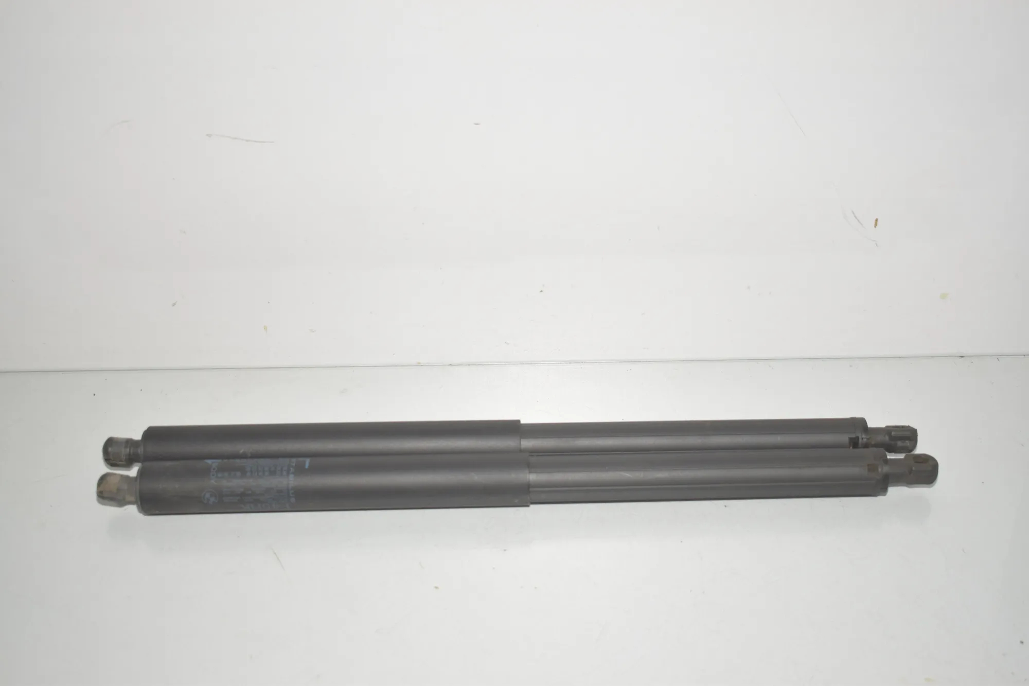 Right Side Tailgate Gas Strut – OEM 7410916 · BMW 2 Active Tourer (F45) 216 d 2017