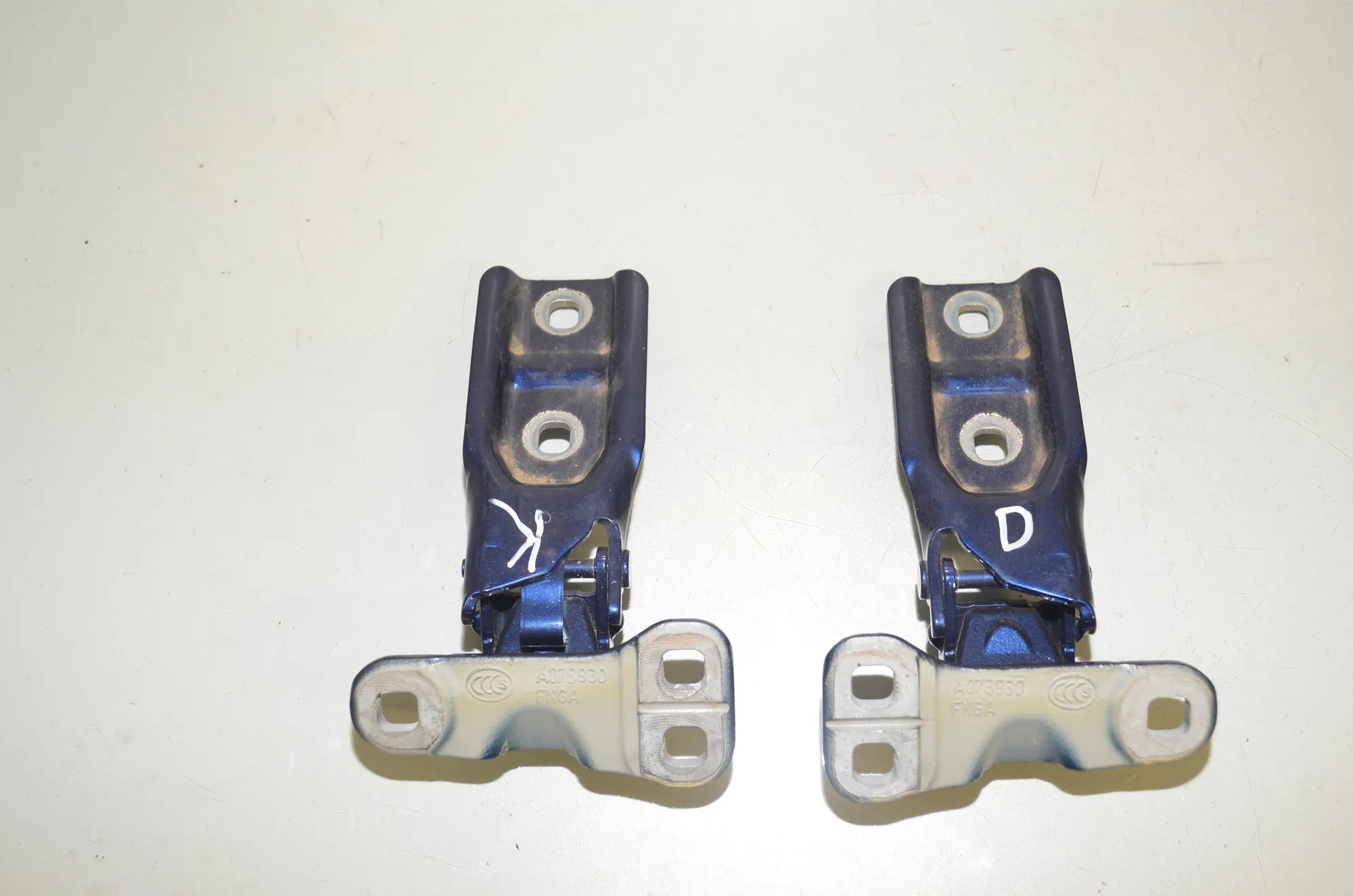 Left Side Bootlid Hinge – OEM 7300809 · BMW 2 Active Tourer (F45) 216 d 2017