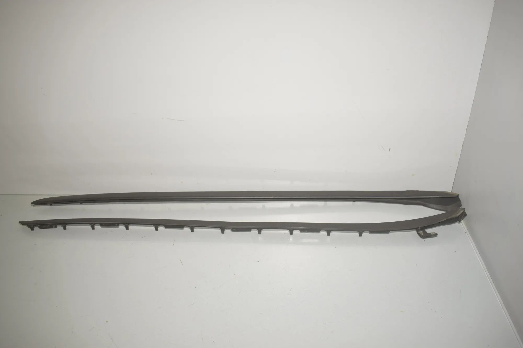 Front Windshield Trim – OEM 7301036 · BMW 2 Active Tourer (F45) 216 d 2017