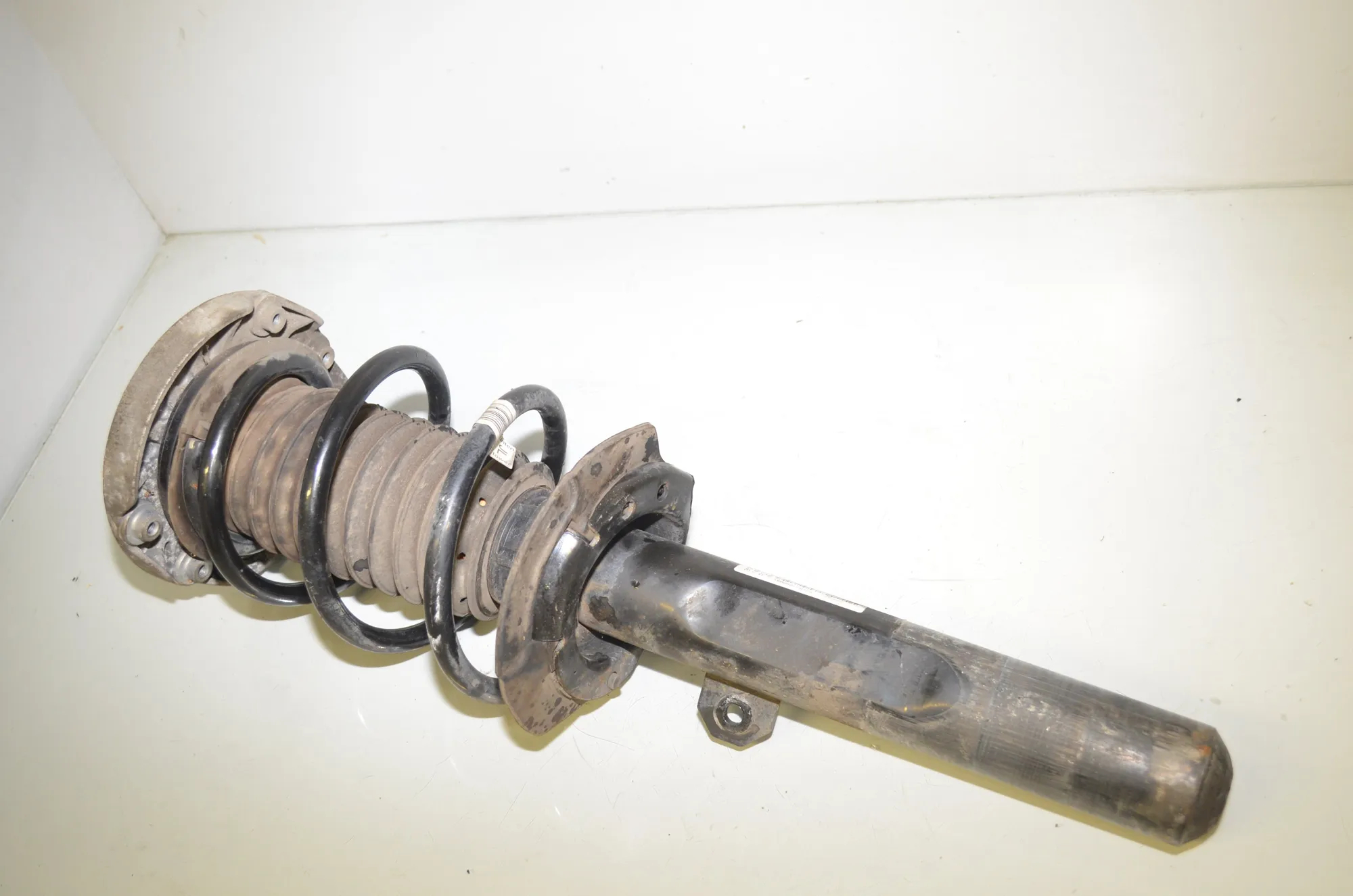 Front Right Shock Absorber – OEM 6874796 · BMW 2 Active Tourer (F45) 225 xe 2018 – 3