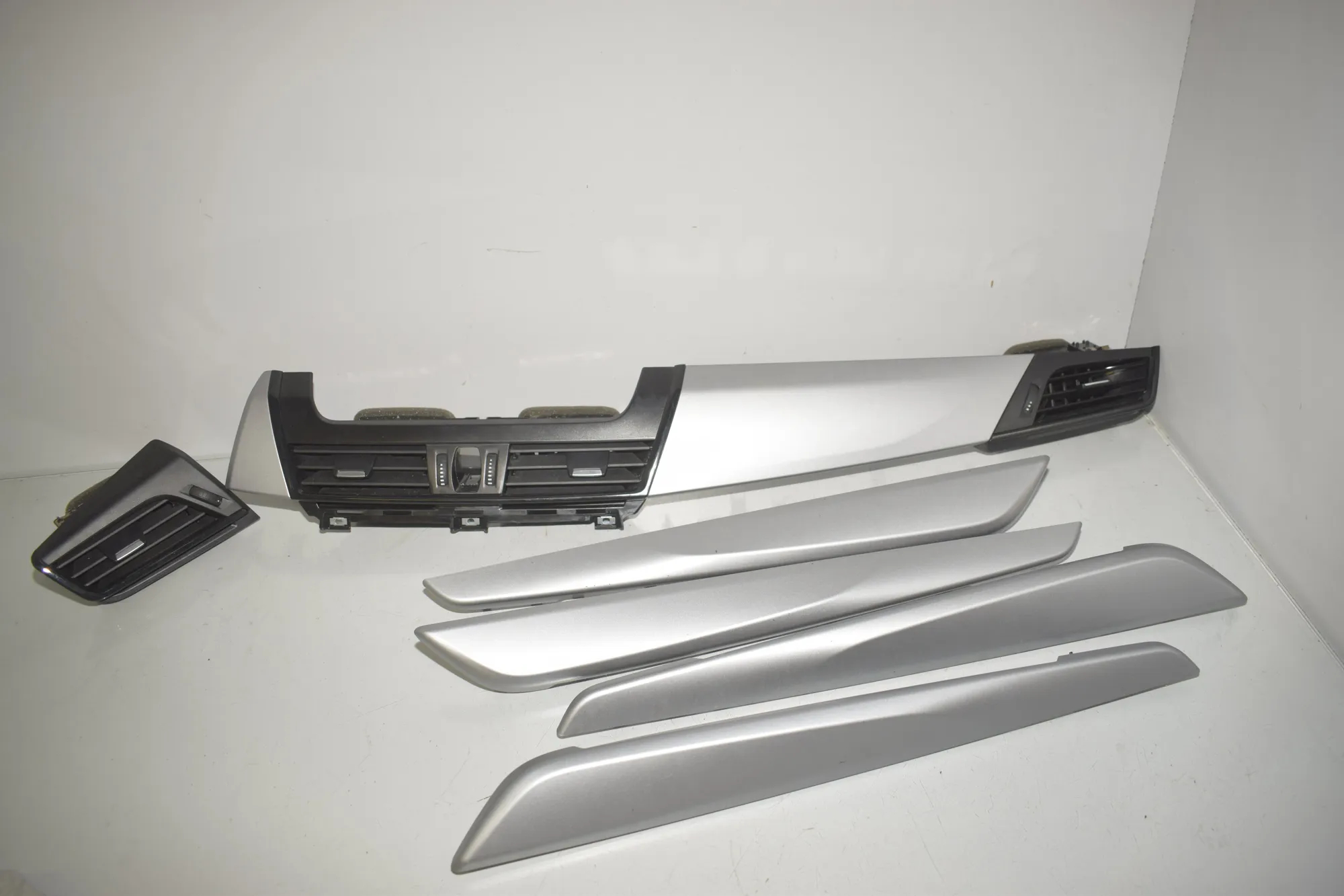 Interior Trim Strips Kit – OEM 9262957 · BMW 2 Active Tourer (F45) 225 xe 2018 – 4