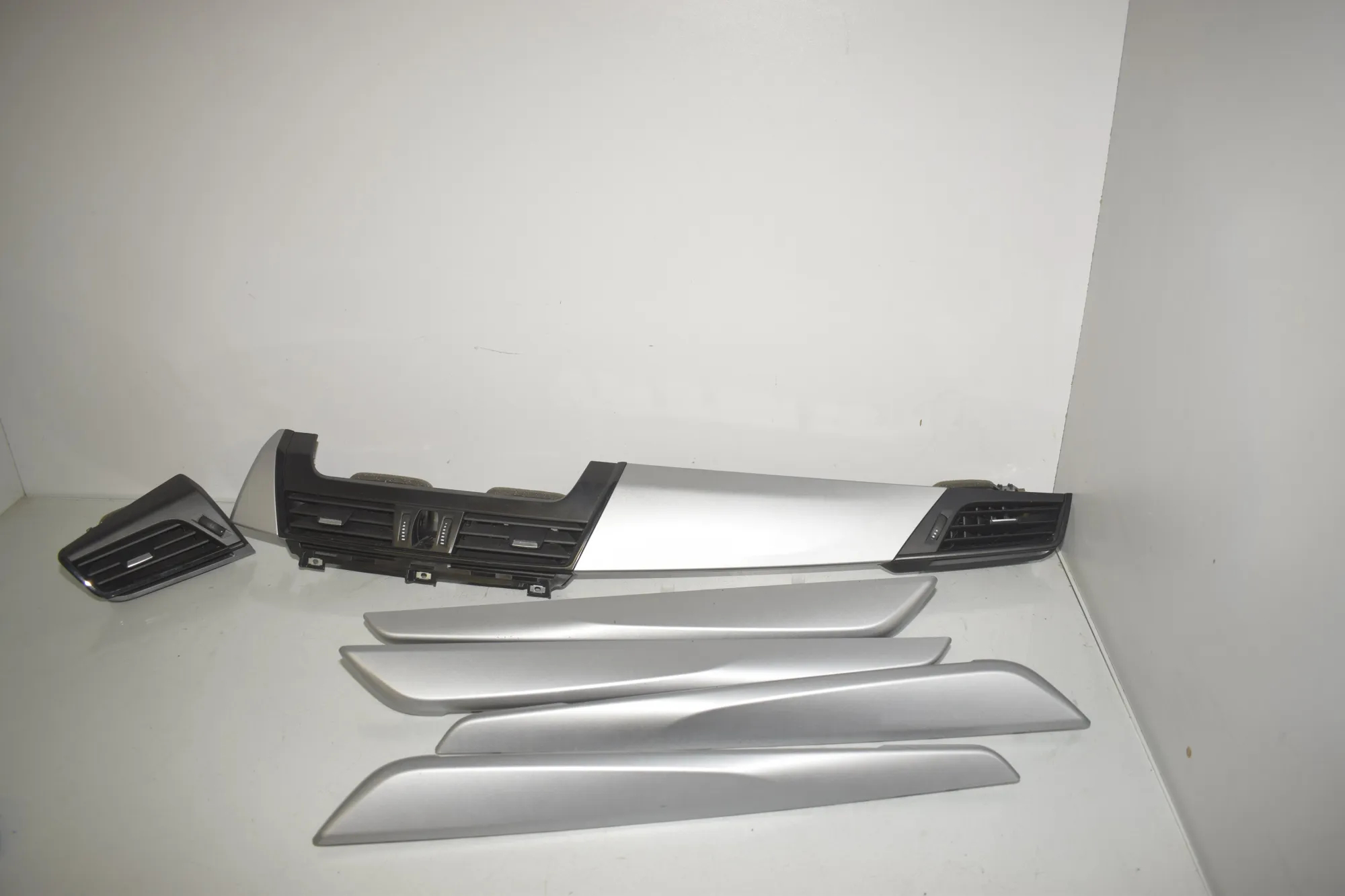 Interior Trim Strips Kit – OEM 9262957 · BMW 2 Active Tourer (F45) 225 xe 2018