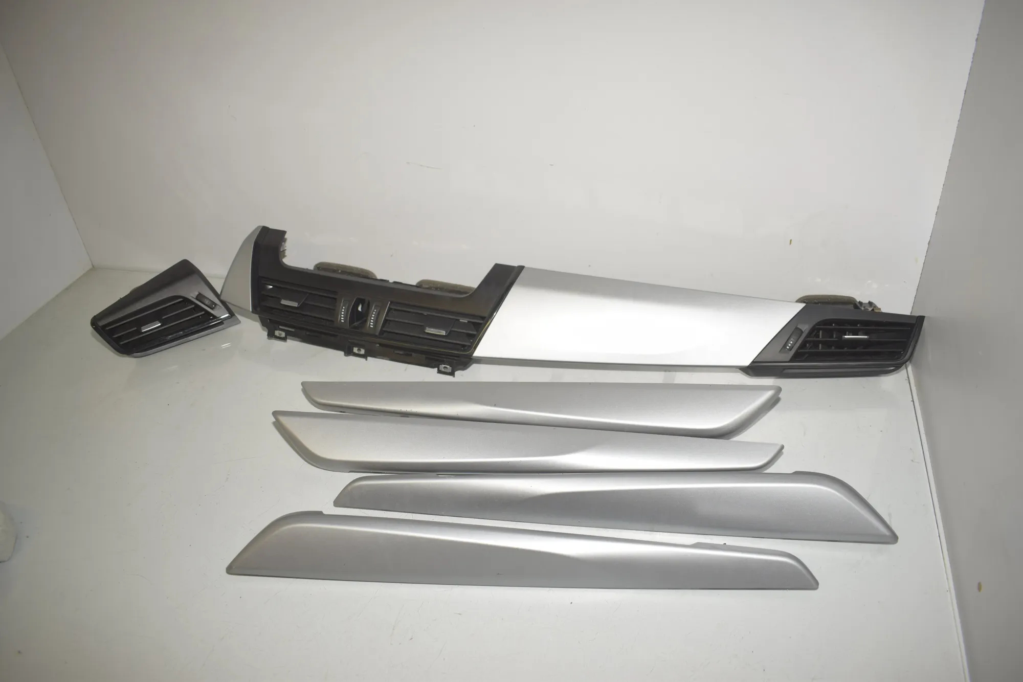 Interior Trim Strips Kit – OEM 9262957 · BMW 2 Active Tourer (F45) 225 xe 2018 – 2