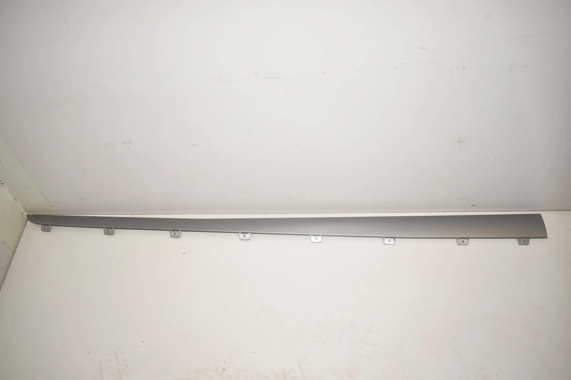 Right Side Plastic Sideskirt Cover – OEM 7369840 · BMW i3 (I01) Electric 2019