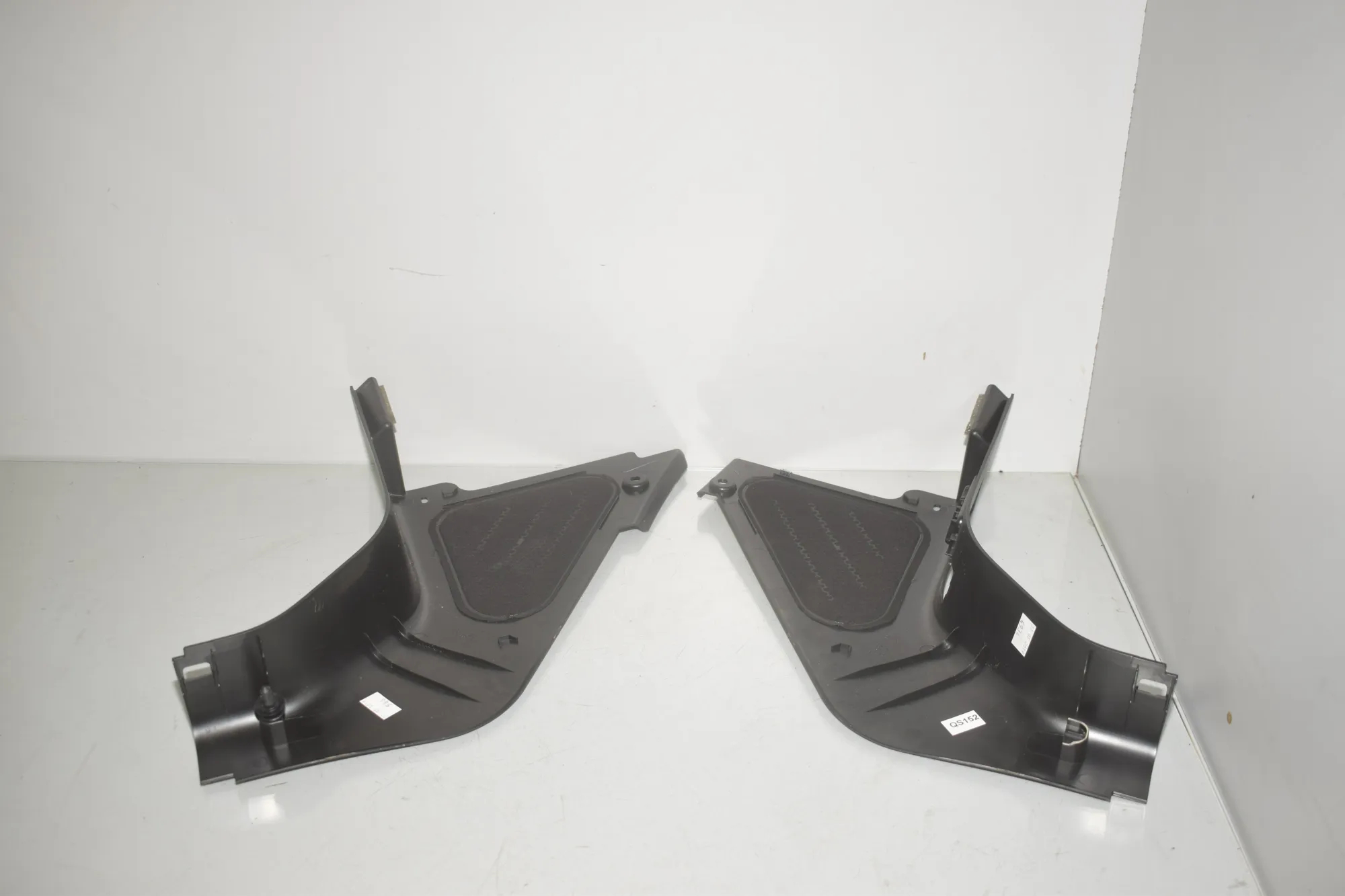 Front Right Interior Step Trim – OEM 7272418 · BMW i3 (I01) Electric 2019 – 4