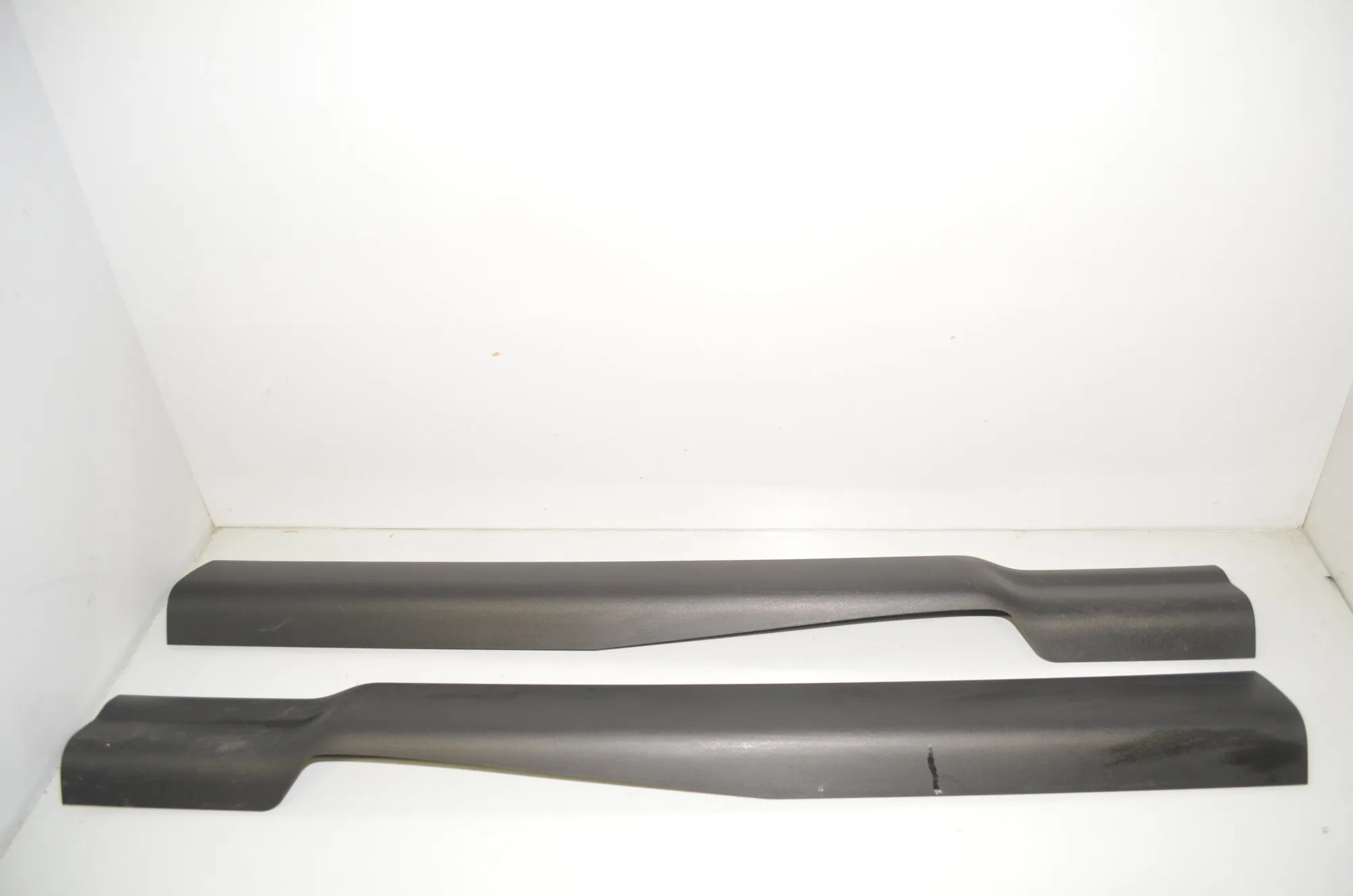 Front Right Interior Step Trim – OEM 7272380 · BMW i3 (I01) Electric 2019 – 2