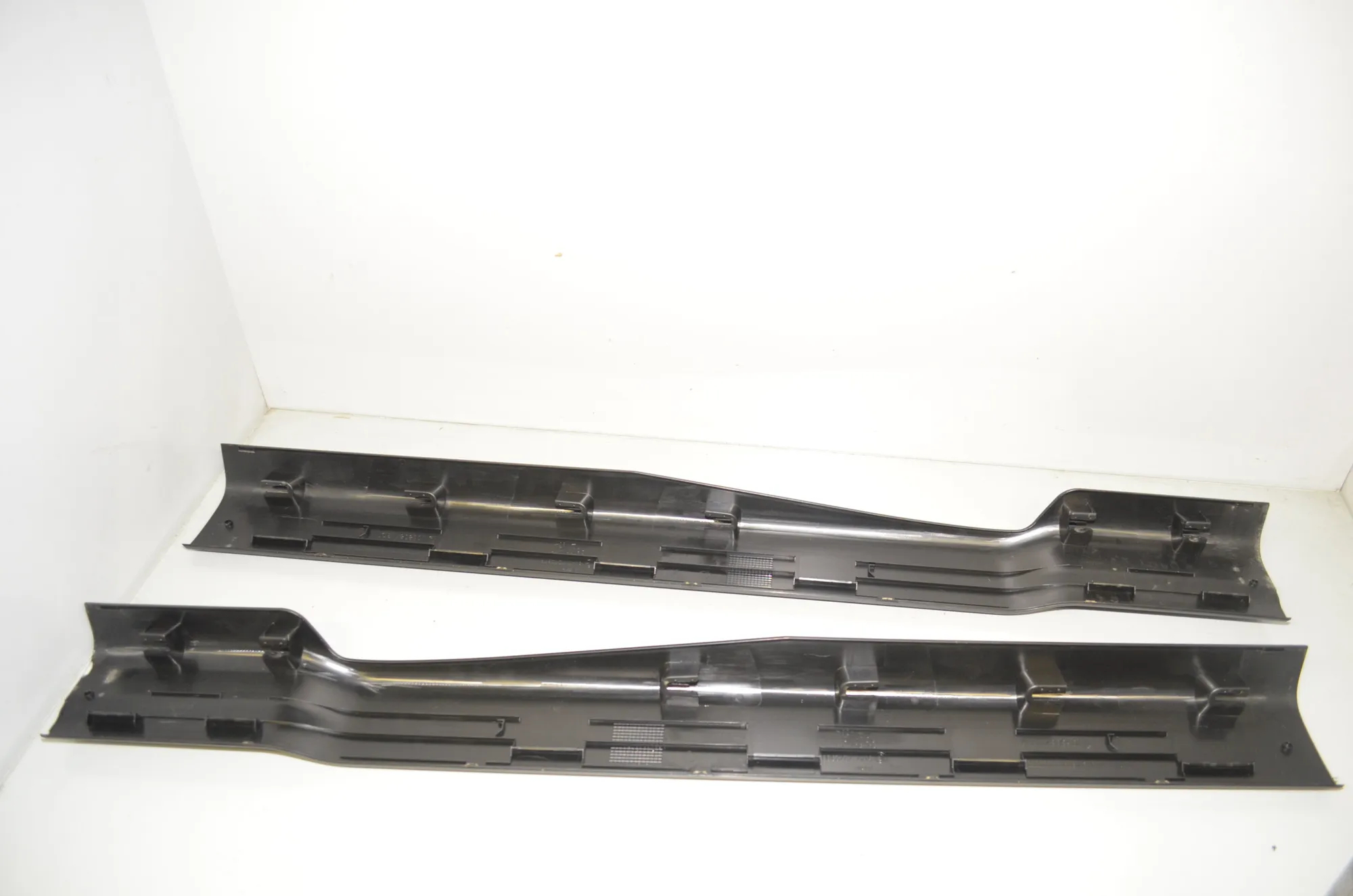 Front Right Interior Step Trim – OEM 7272380 · BMW i3 (I01) Electric 2019 – 3