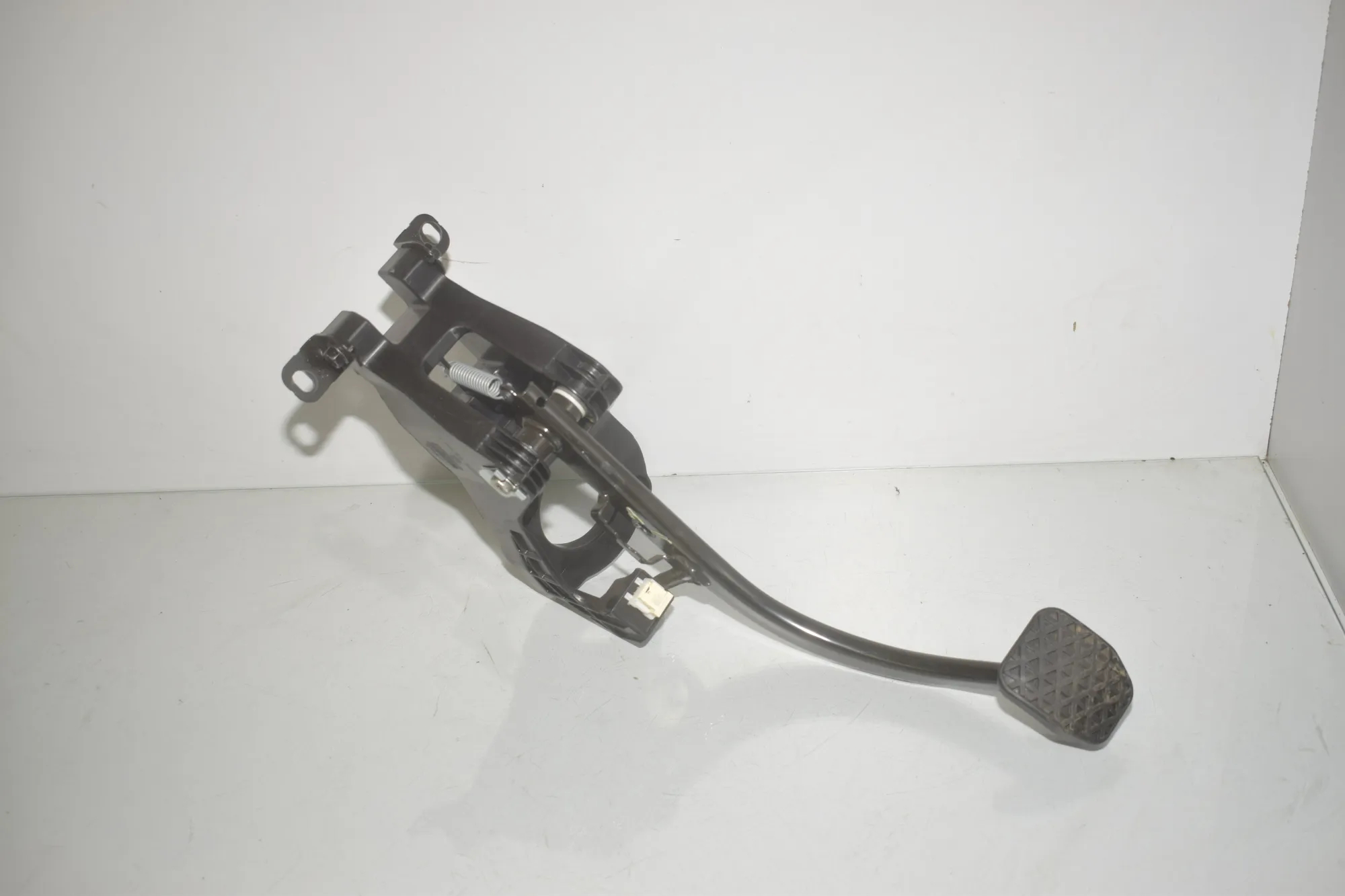 Brake Pedal – OEM 6799925 · BMW i3 (I01) Electric 2019 – 2