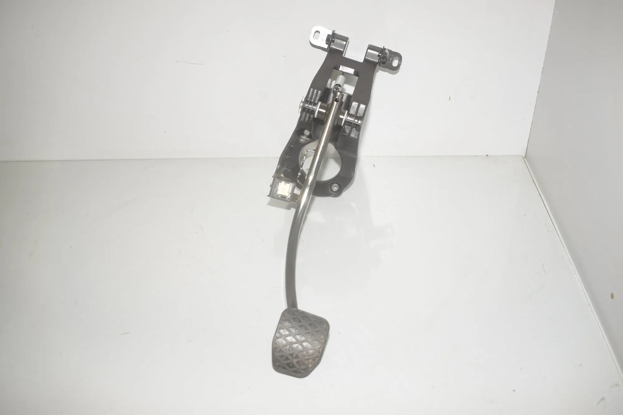 Brake Pedal – OEM 6799925 · BMW i3 (I01) Electric 2019