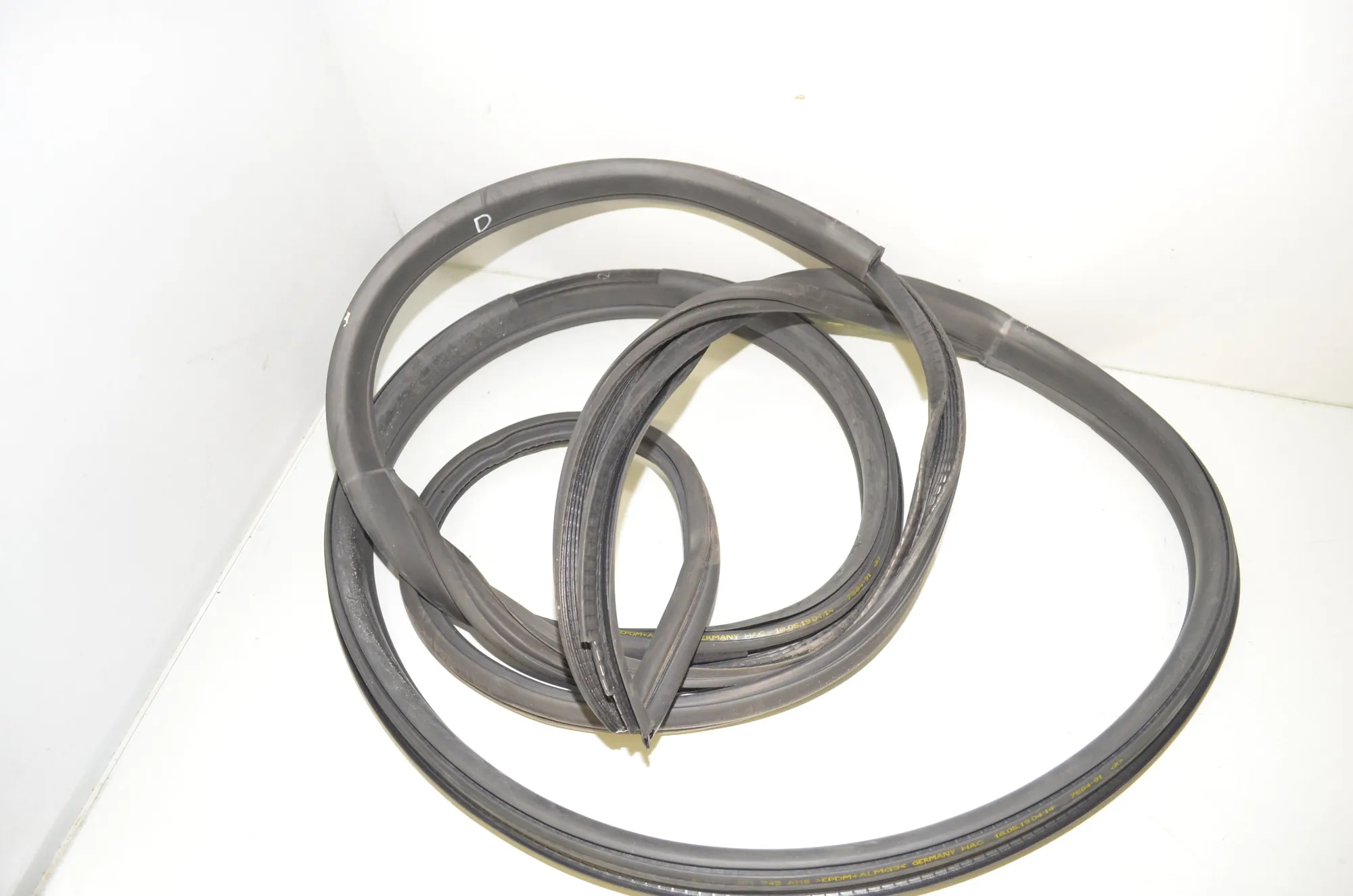 Front Right Door Seal Rubber – OEM 7361018 · BMW i3 (I01) Electric 2019