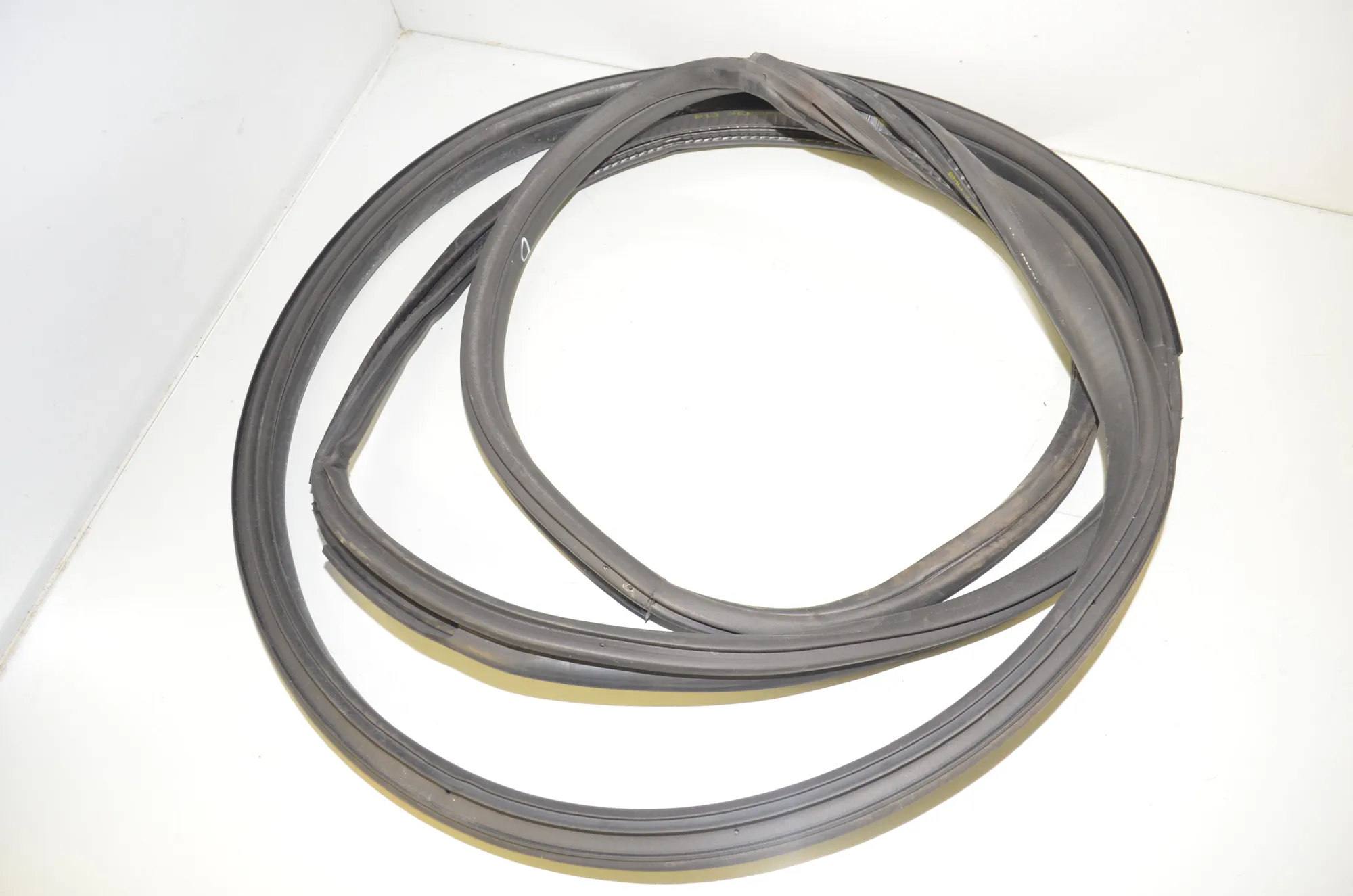 Front Right Door Seal Rubber – OEM 7361018 · BMW i3 (I01) Electric 2019 – 4